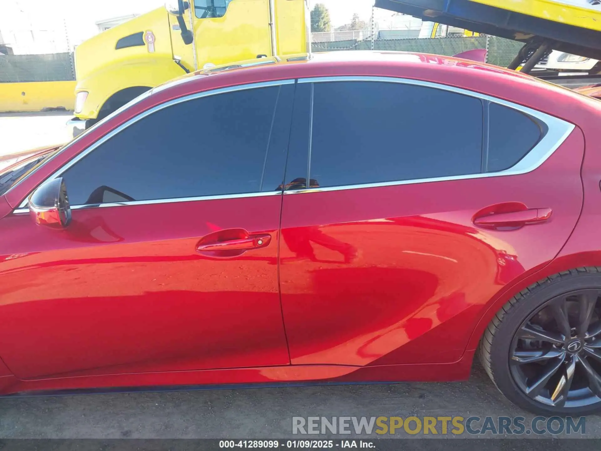 14 fotografías del automóvil dañado JTHGZ1B25N5052614 LEXUS IS 350 2022