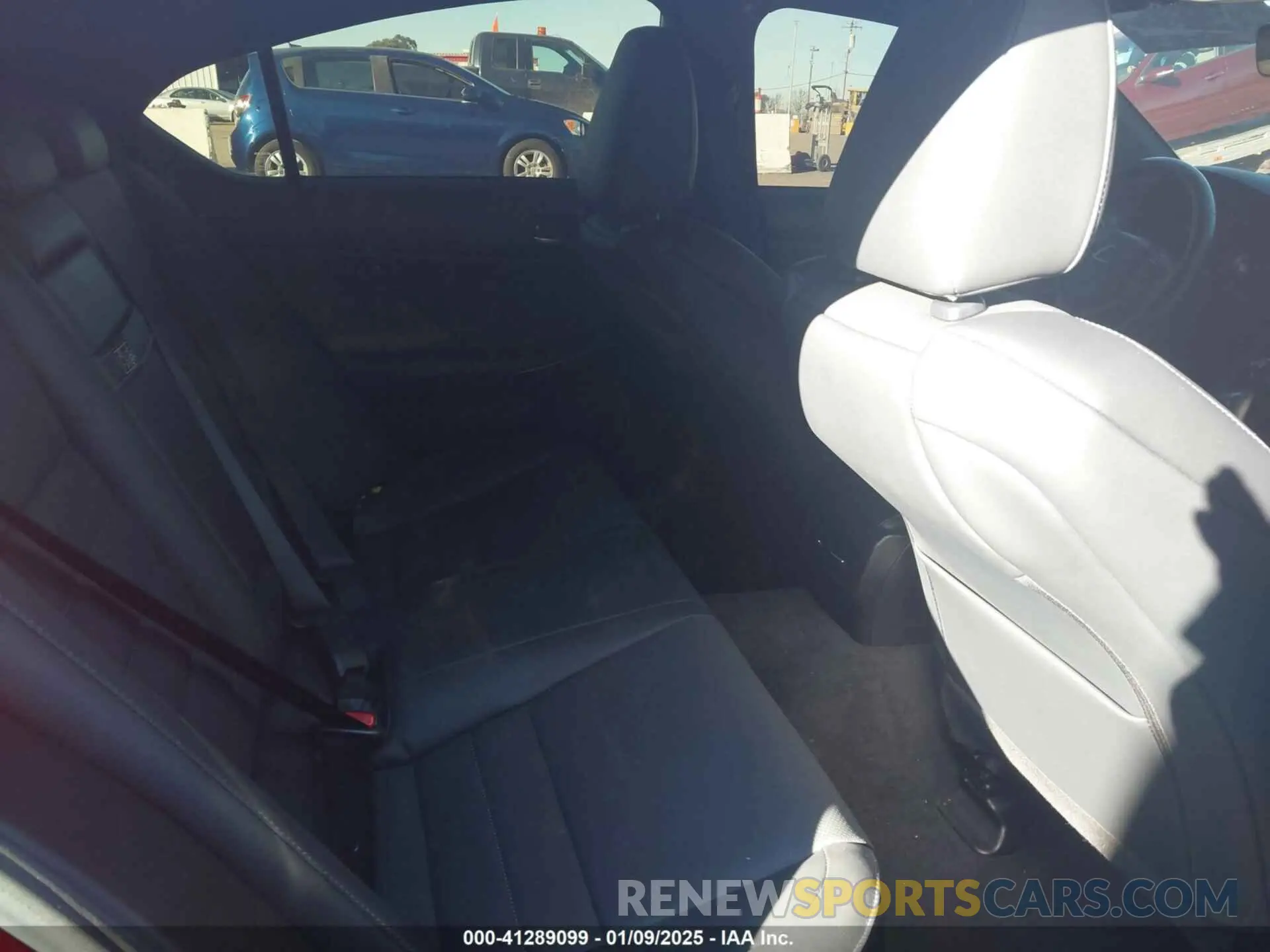 8 fotografías del automóvil dañado JTHGZ1B25N5052614 LEXUS IS 350 2022