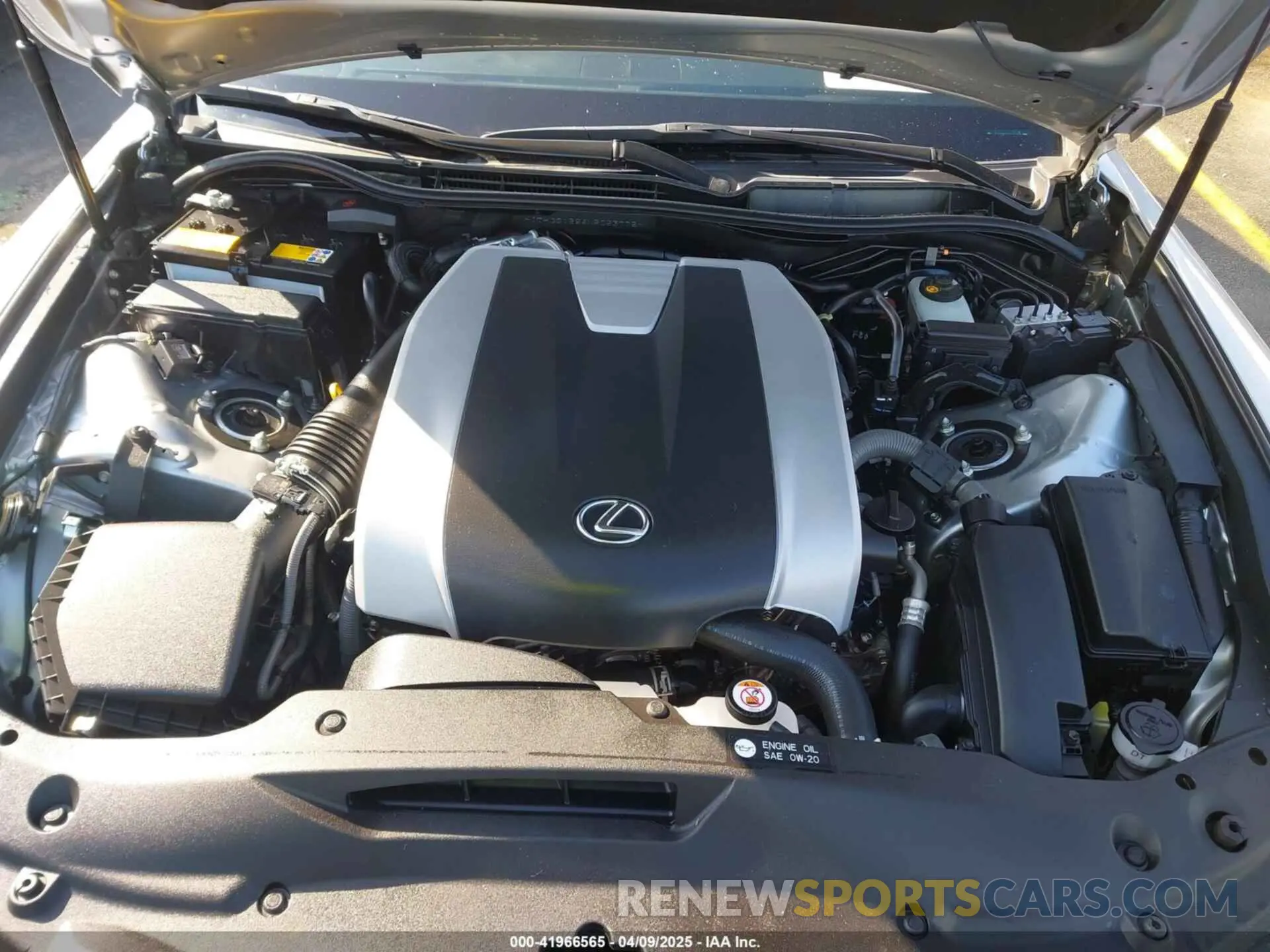 10 fotografías del automóvil dañado JTHGZ1B26N5053772 LEXUS IS 350 2022