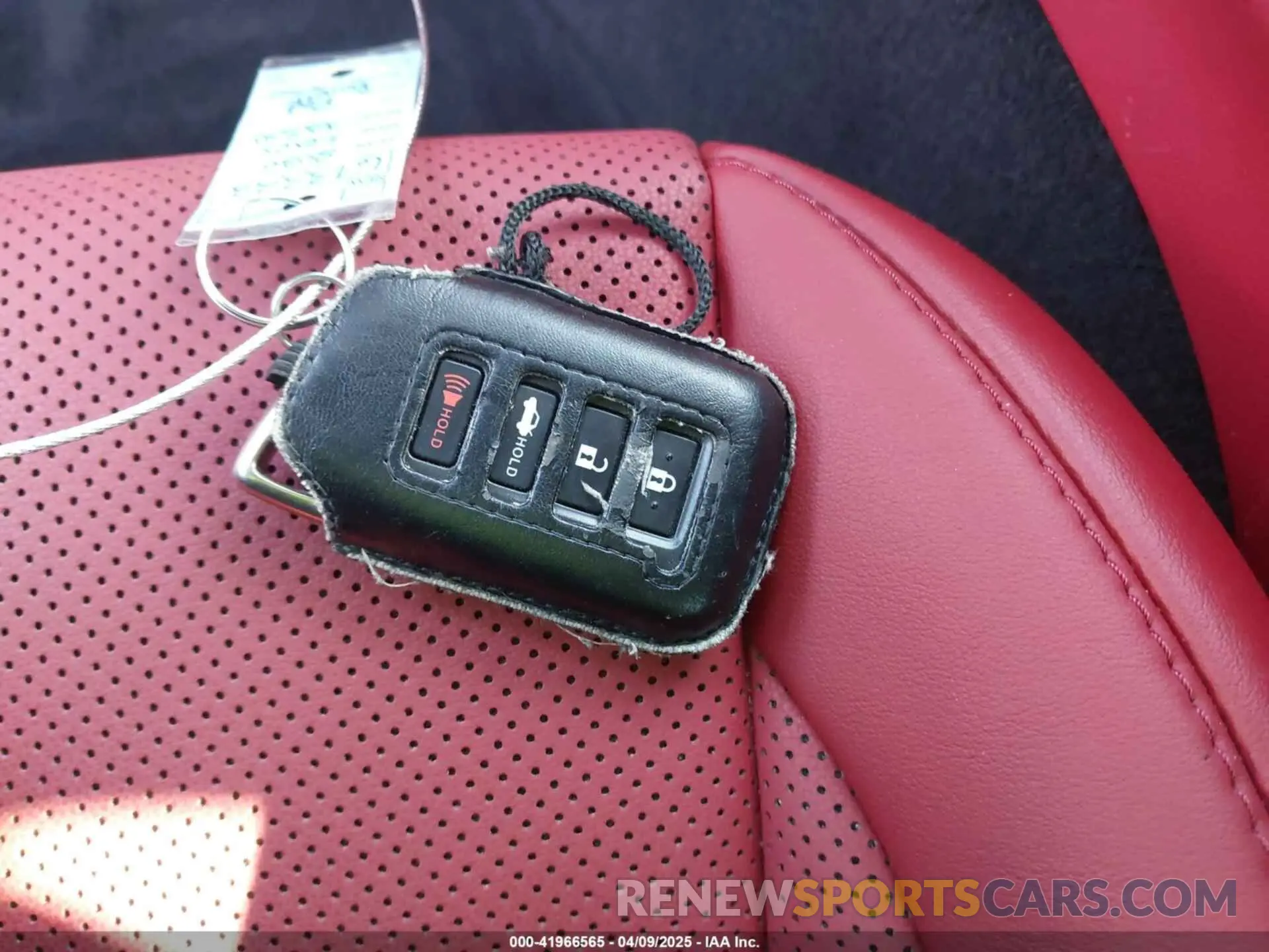 11 fotografías del automóvil dañado JTHGZ1B26N5053772 LEXUS IS 350 2022