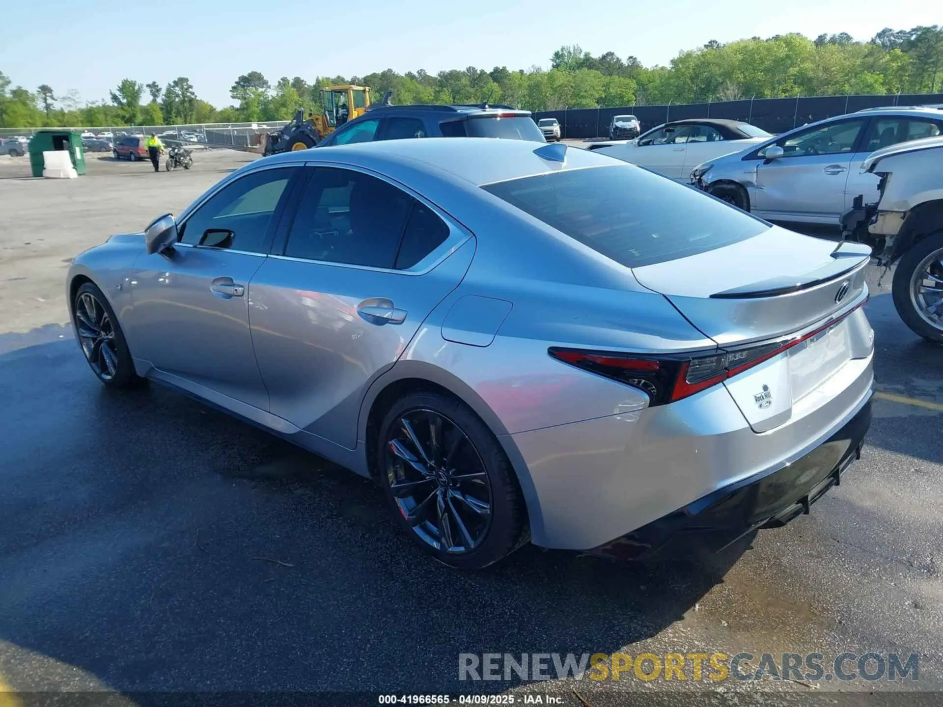 3 fotografías del automóvil dañado JTHGZ1B26N5053772 LEXUS IS 350 2022
