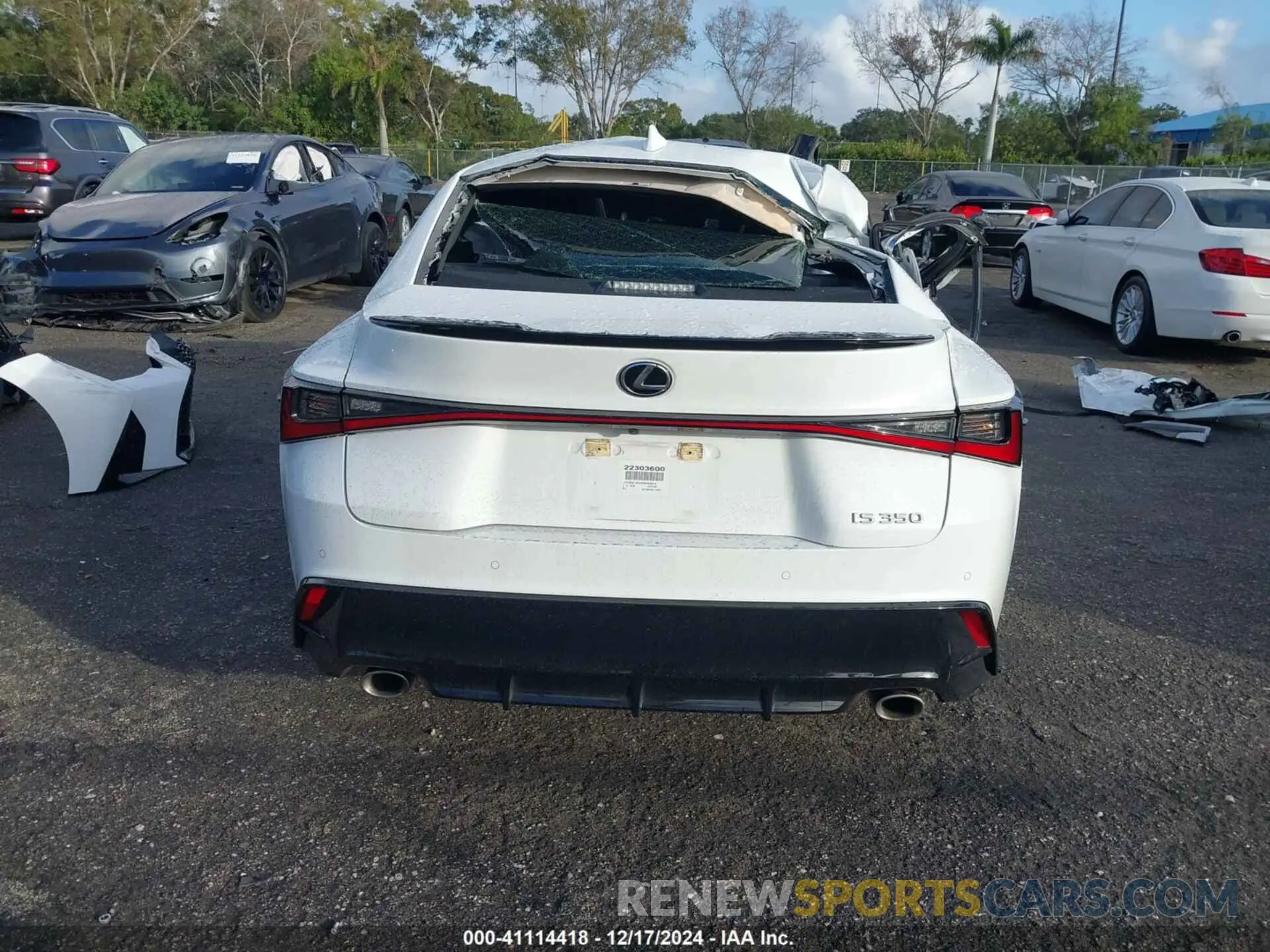 16 fotografías del automóvil dañado JTHGZ1B27N5055014 LEXUS IS 350 2022