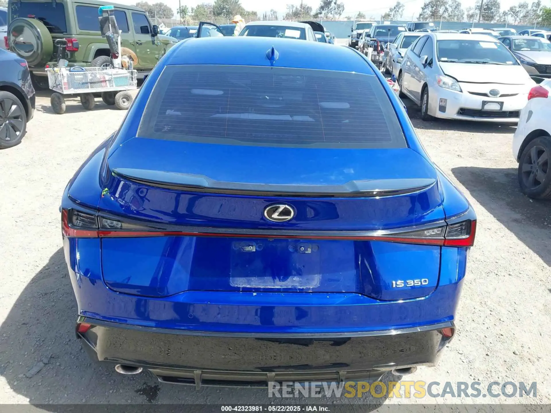 16 fotografías del automóvil dañado JTHGZ1B28N5050324 LEXUS IS 350 2022
