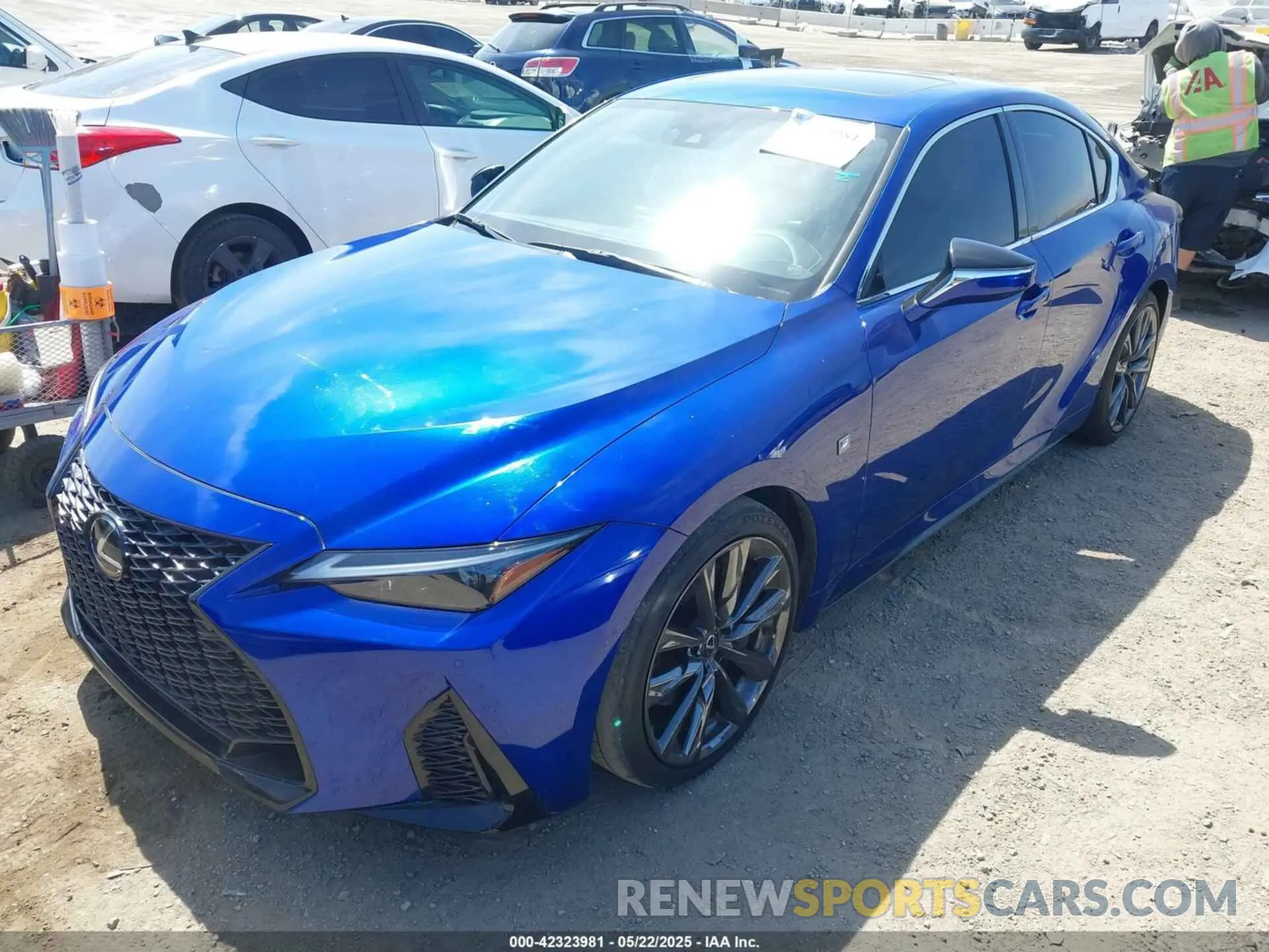 2 fotografías del automóvil dañado JTHGZ1B28N5050324 LEXUS IS 350 2022