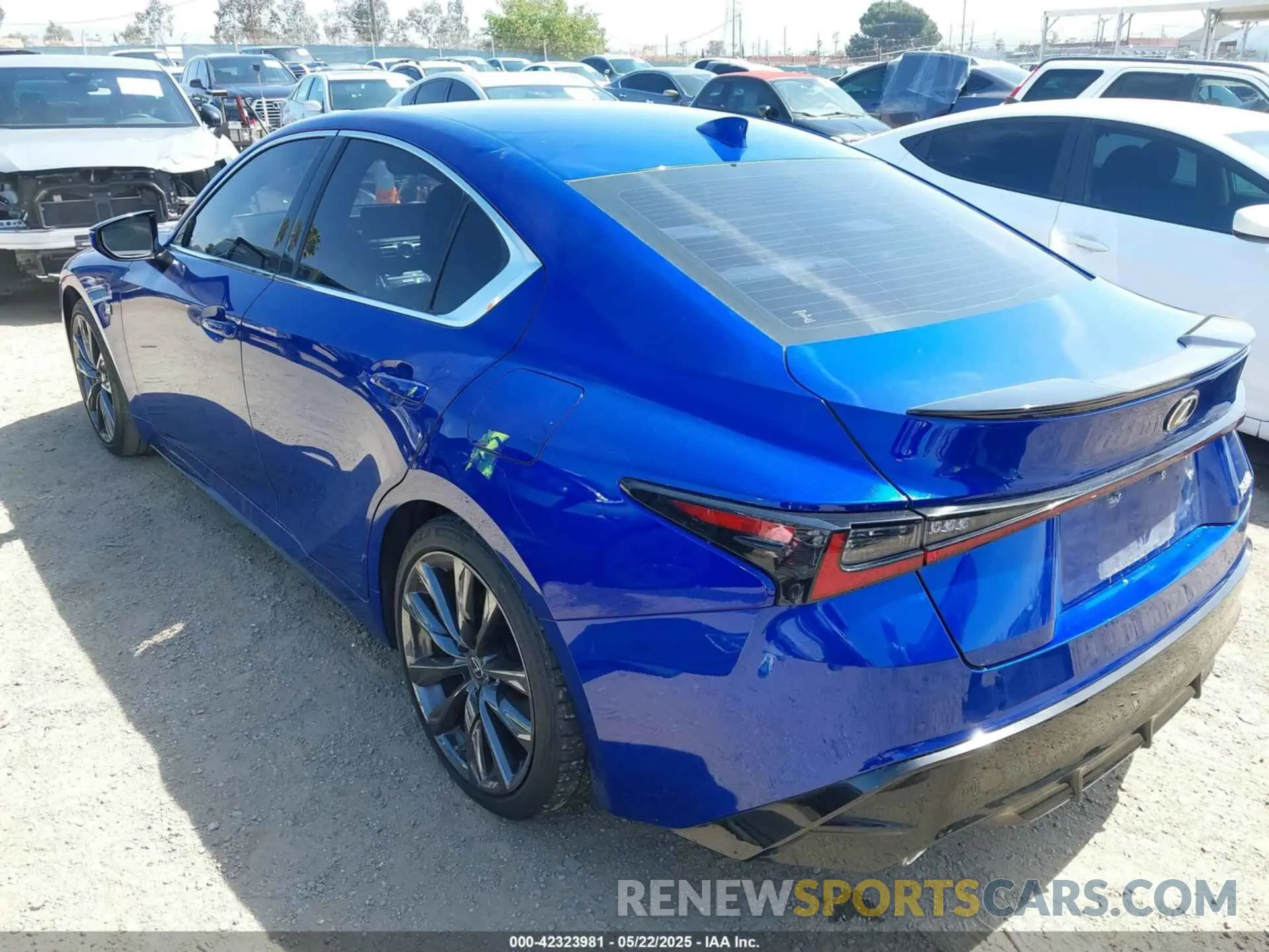 3 fotografías del automóvil dañado JTHGZ1B28N5050324 LEXUS IS 350 2022