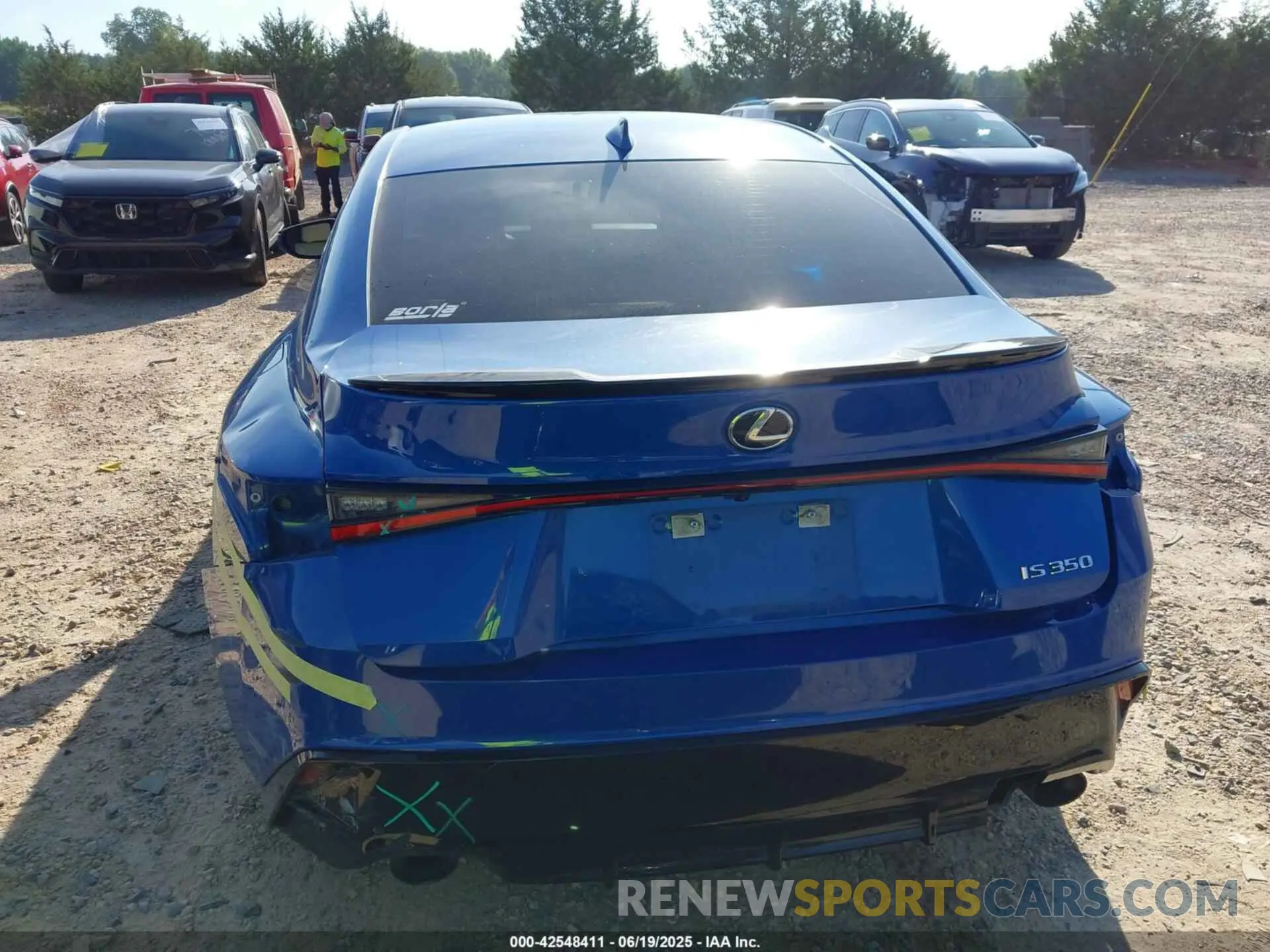 16 fotografías del automóvil dañado JTHGZ1B28N5058262 LEXUS IS 350 2022