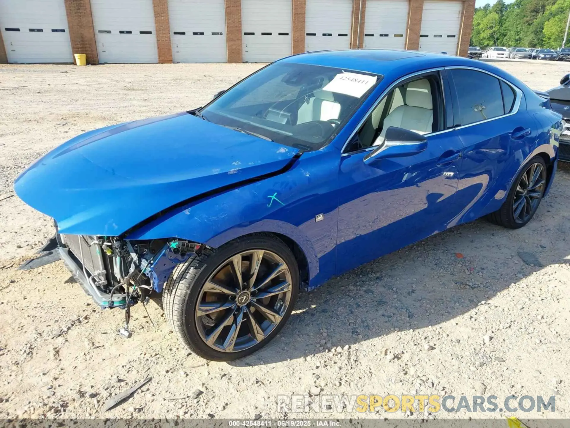 2 fotografías del automóvil dañado JTHGZ1B28N5058262 LEXUS IS 350 2022