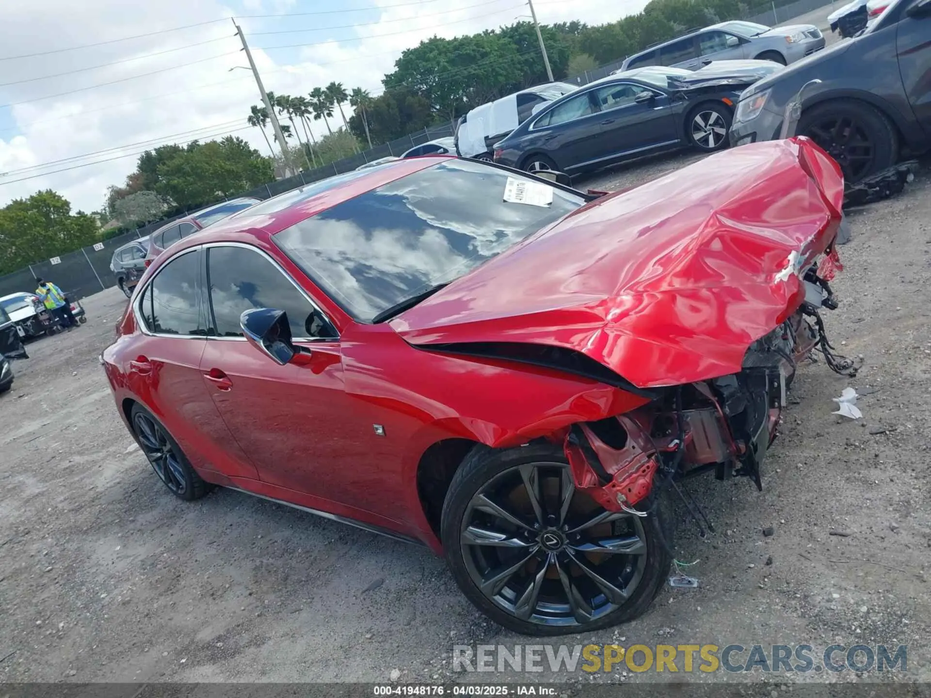 12 fotografías del automóvil dañado JTHGZ1B29N5049764 LEXUS IS 350 2022