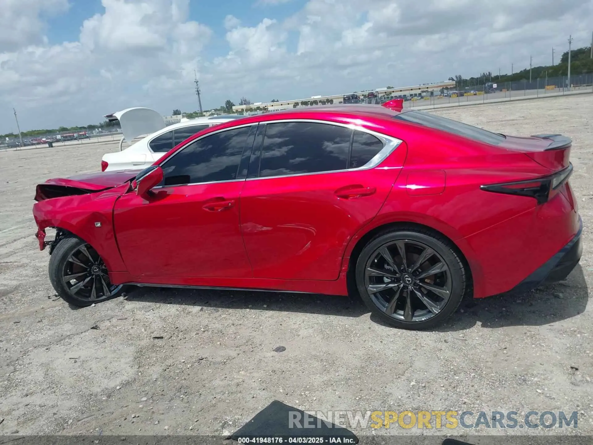 13 fotografías del automóvil dañado JTHGZ1B29N5049764 LEXUS IS 350 2022