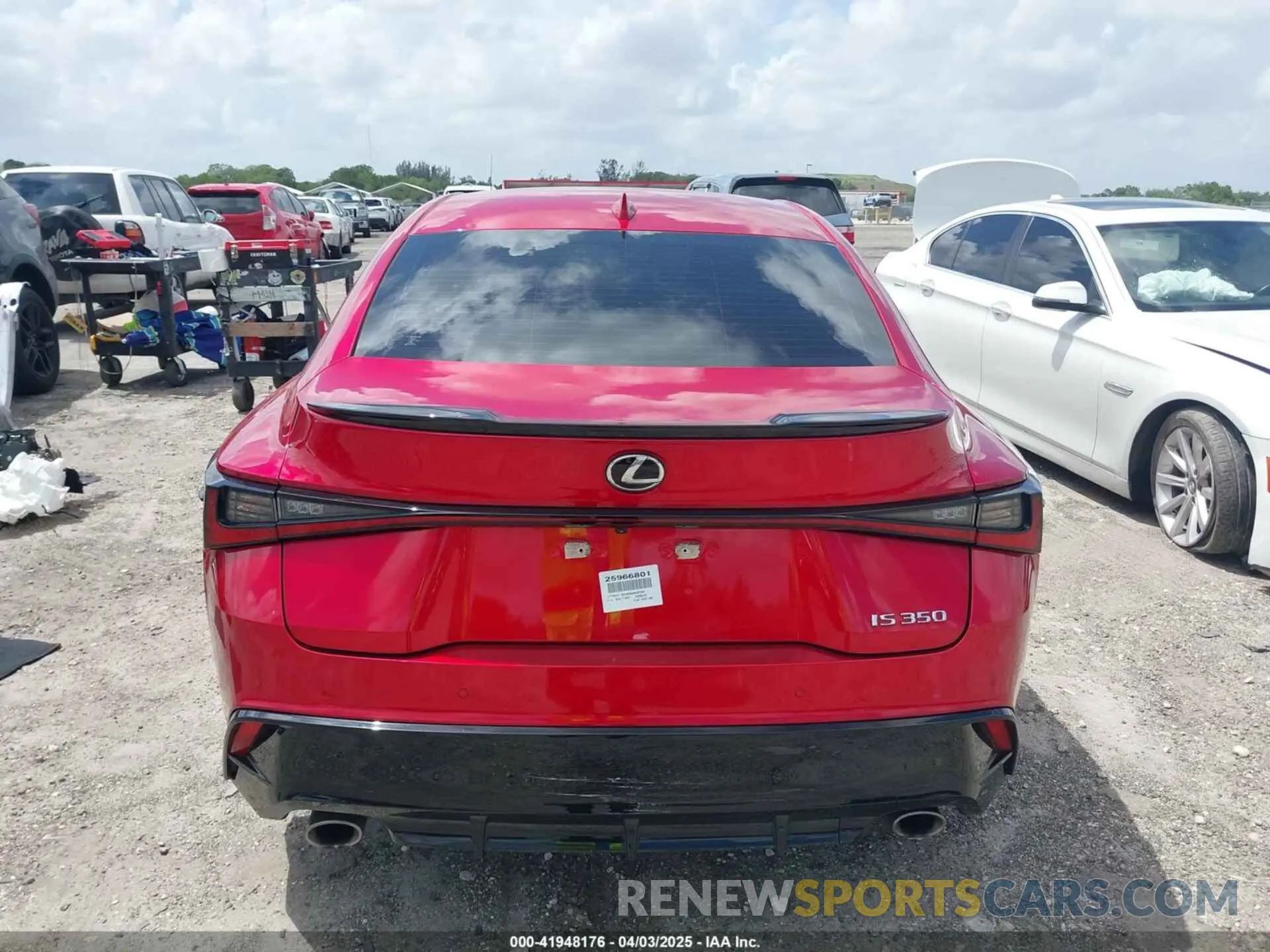 15 fotografías del automóvil dañado JTHGZ1B29N5049764 LEXUS IS 350 2022