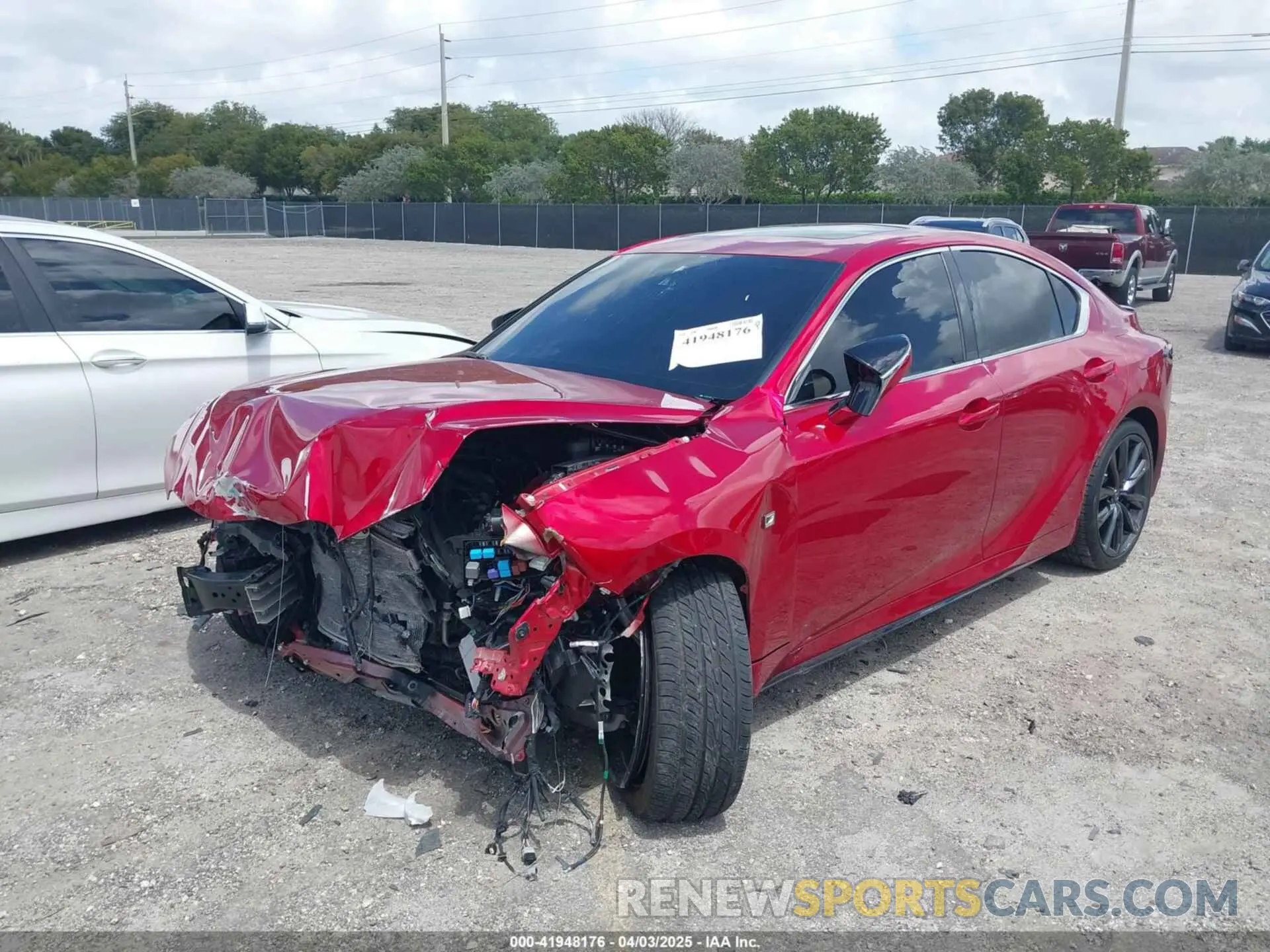 2 fotografías del automóvil dañado JTHGZ1B29N5049764 LEXUS IS 350 2022