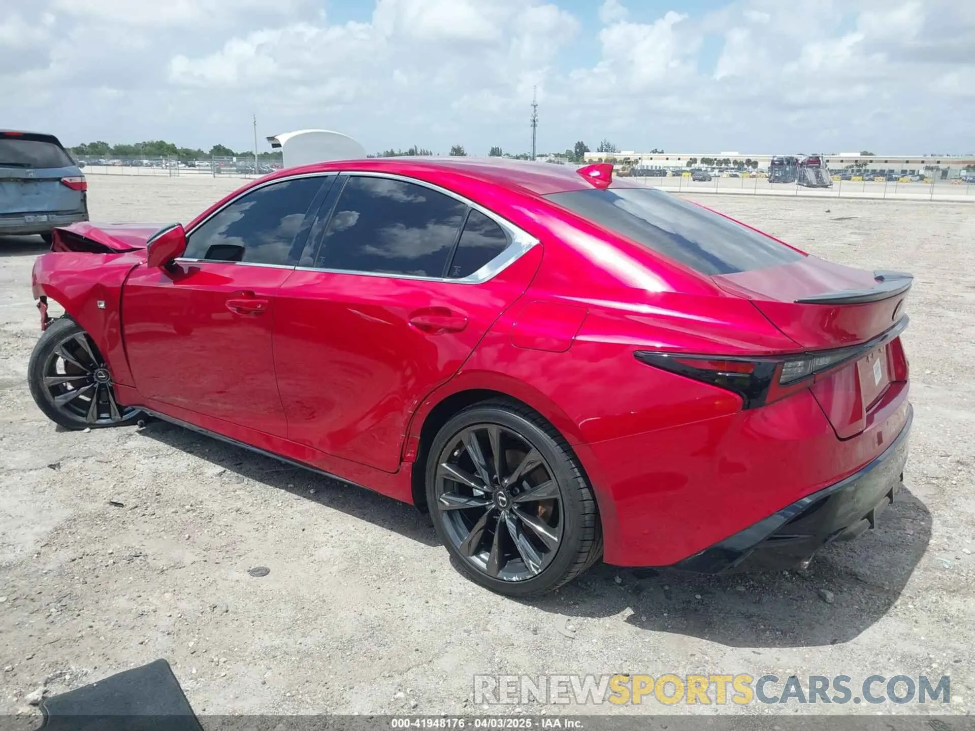 3 fotografías del automóvil dañado JTHGZ1B29N5049764 LEXUS IS 350 2022