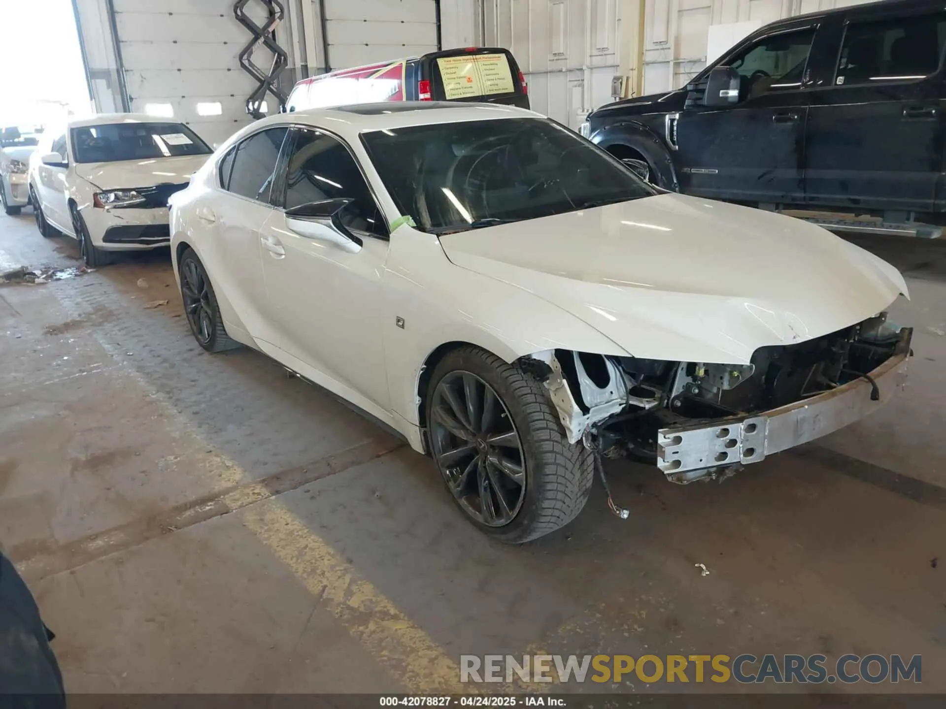 1 fotografías del automóvil dañado JTHGZ1B29N5049831 LEXUS IS 350 2022