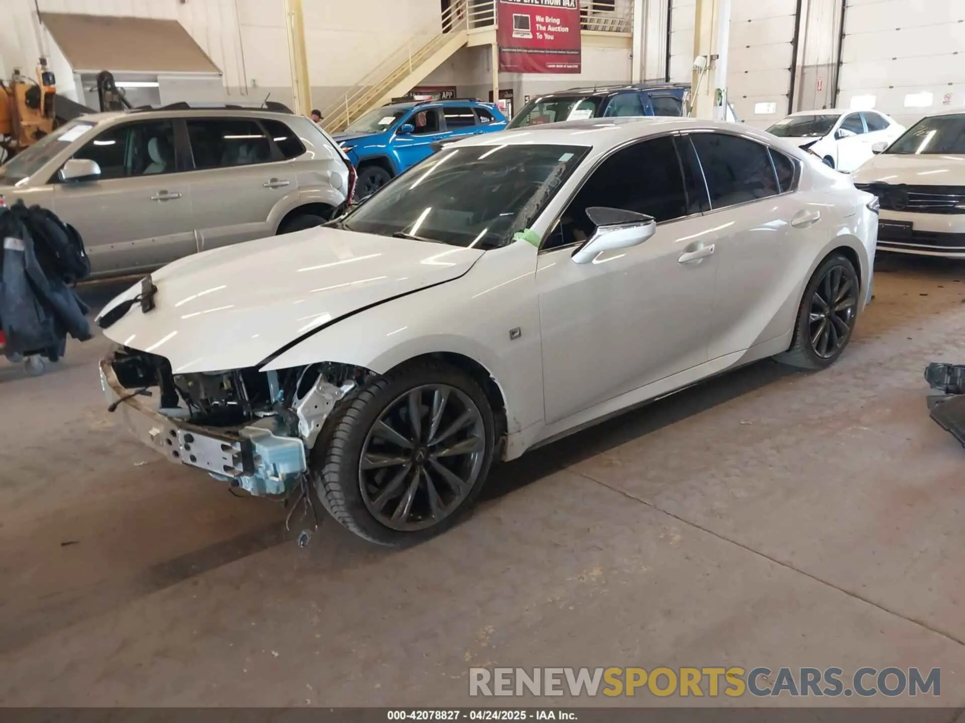 2 fotografías del automóvil dañado JTHGZ1B29N5049831 LEXUS IS 350 2022
