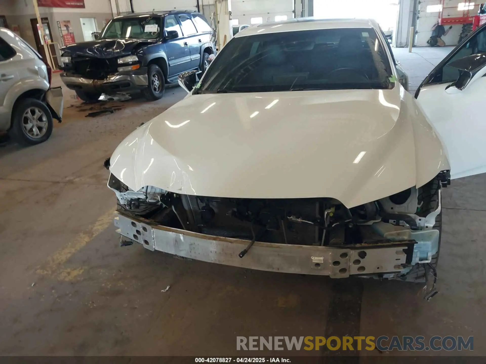 6 fotografías del automóvil dañado JTHGZ1B29N5049831 LEXUS IS 350 2022