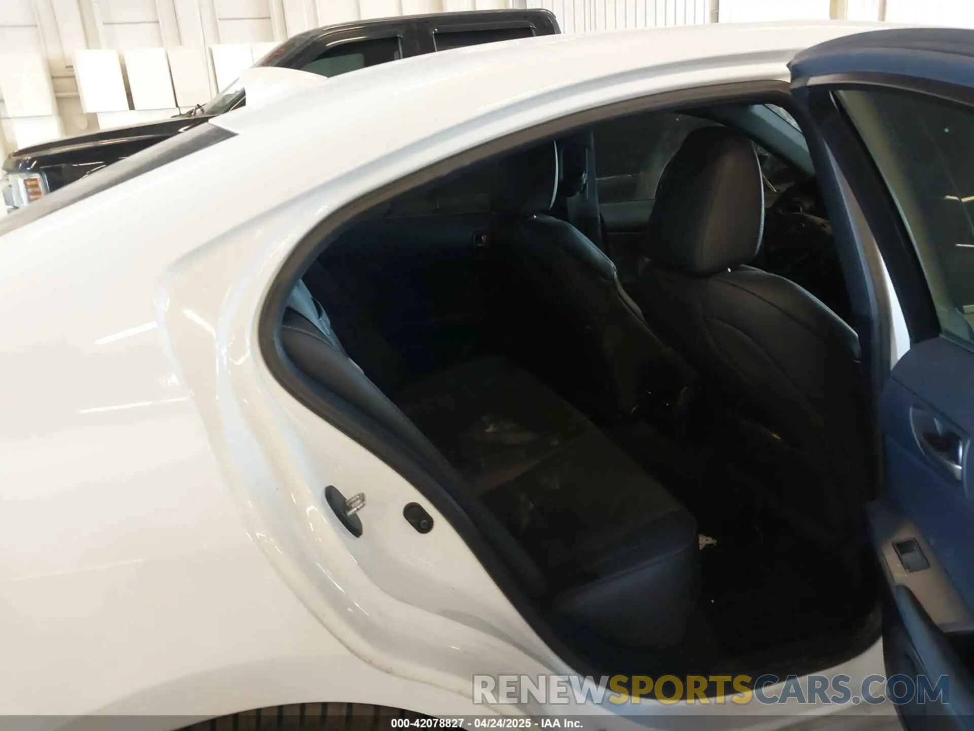 8 fotografías del automóvil dañado JTHGZ1B29N5049831 LEXUS IS 350 2022