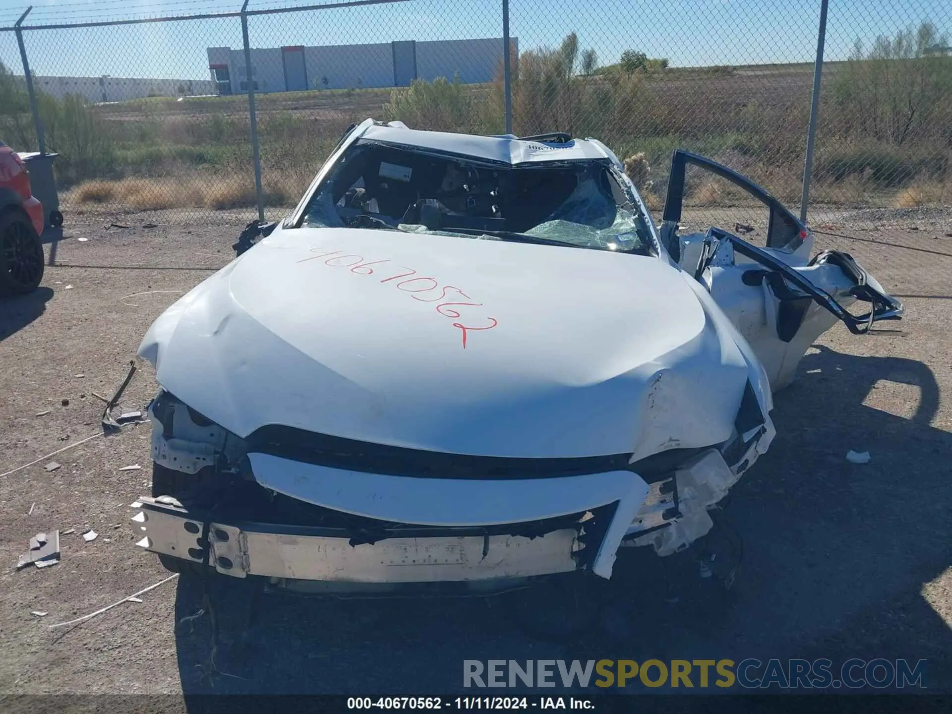12 fotografías del automóvil dañado JTHGZ1B29N5053426 LEXUS IS 350 2022