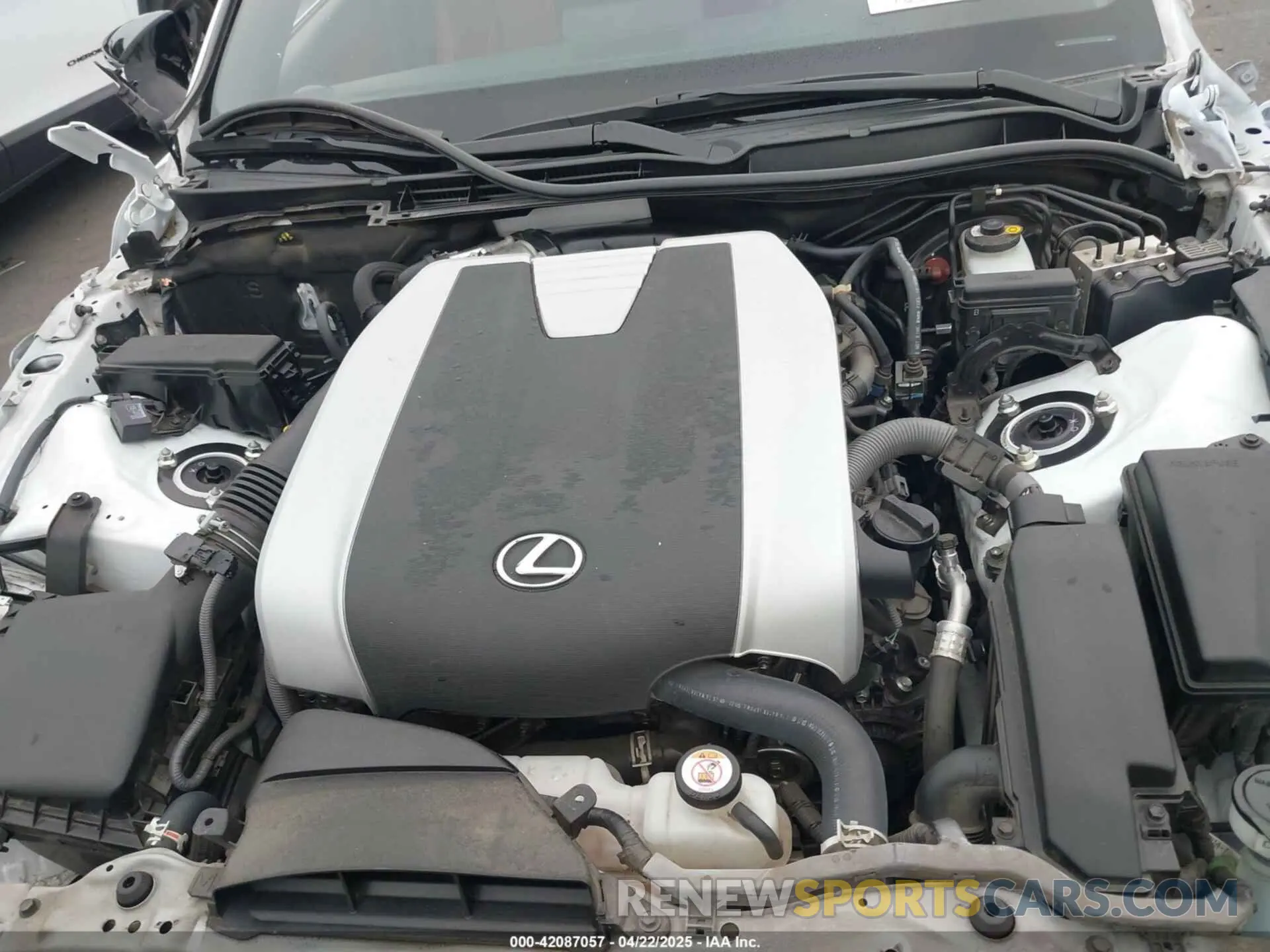 10 fotografías del automóvil dañado JTHGZ1B29N5055838 LEXUS IS 350 2022