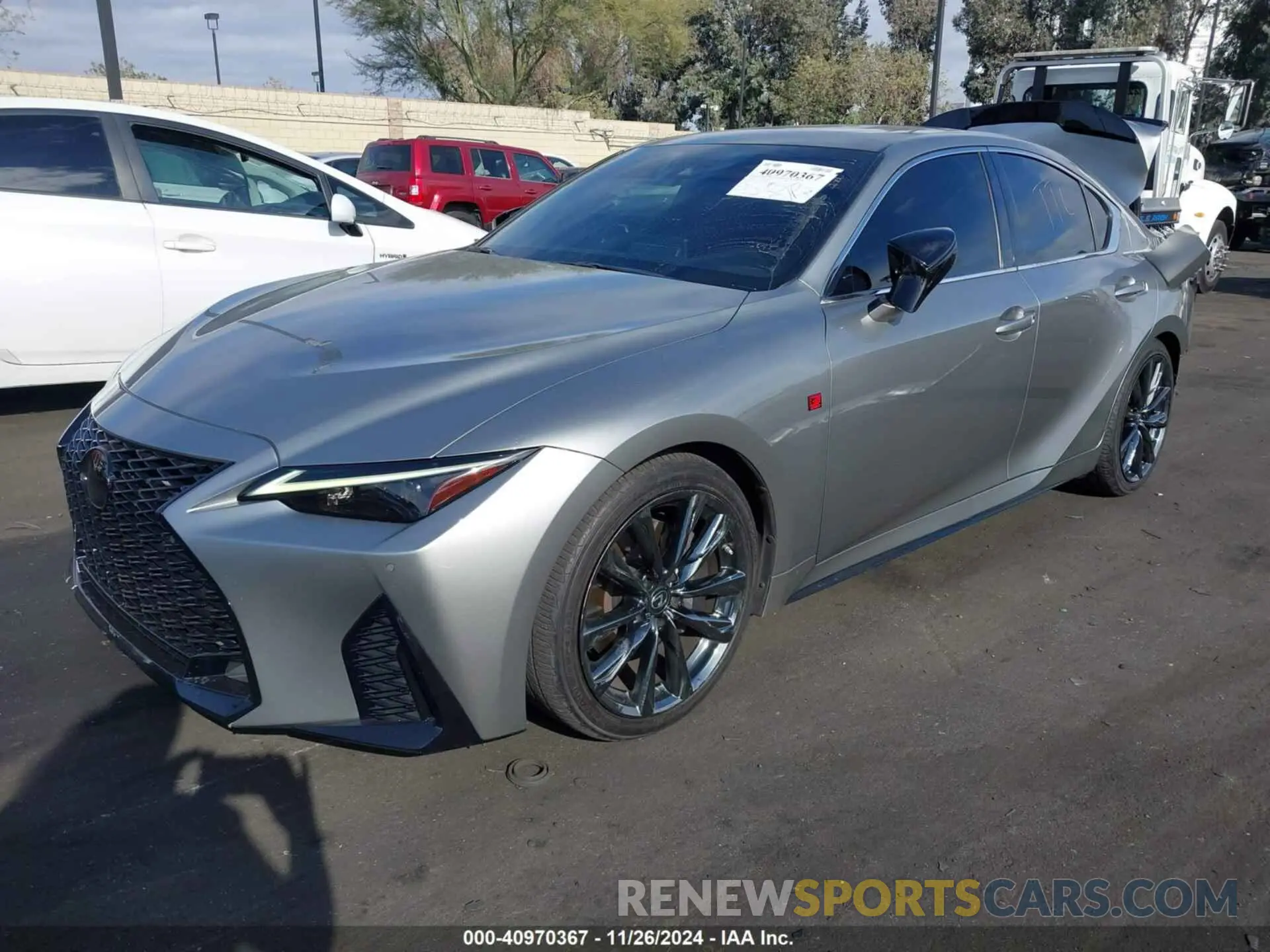 2 fotografías del automóvil dañado JTHGZ1B2XN5053063 LEXUS IS 350 2022