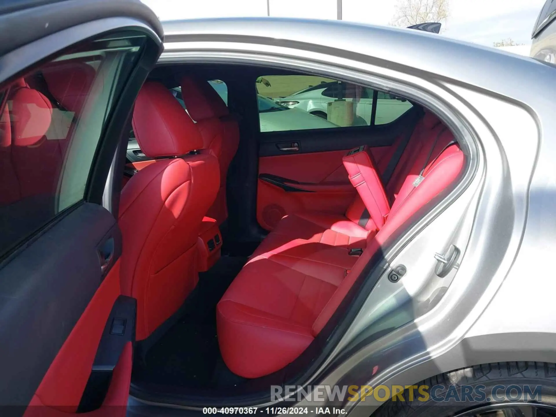 8 fotografías del automóvil dañado JTHGZ1B2XN5053063 LEXUS IS 350 2022