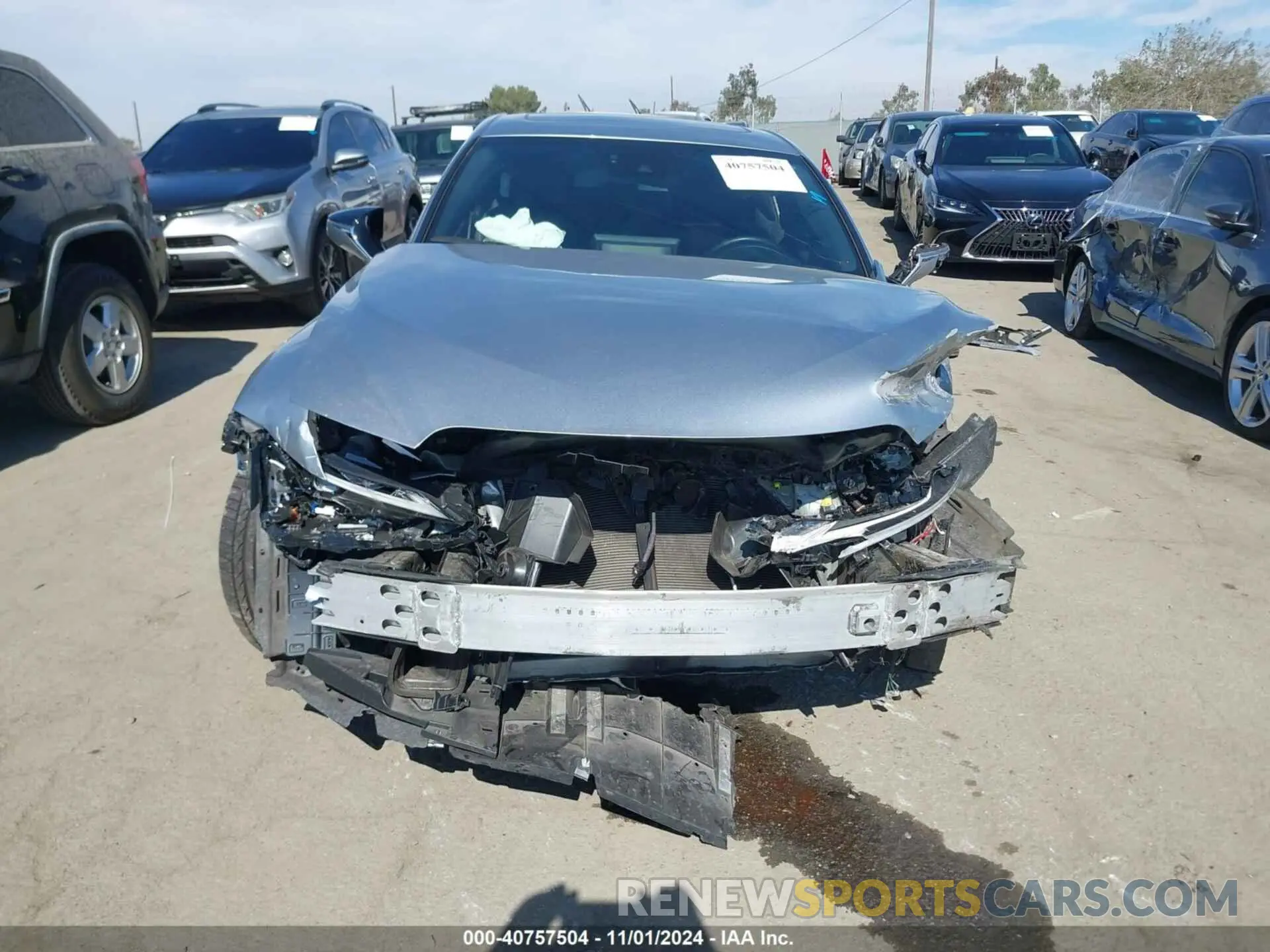 12 fotografías del automóvil dañado JTHGZ1B2XN5056495 LEXUS IS 350 2022