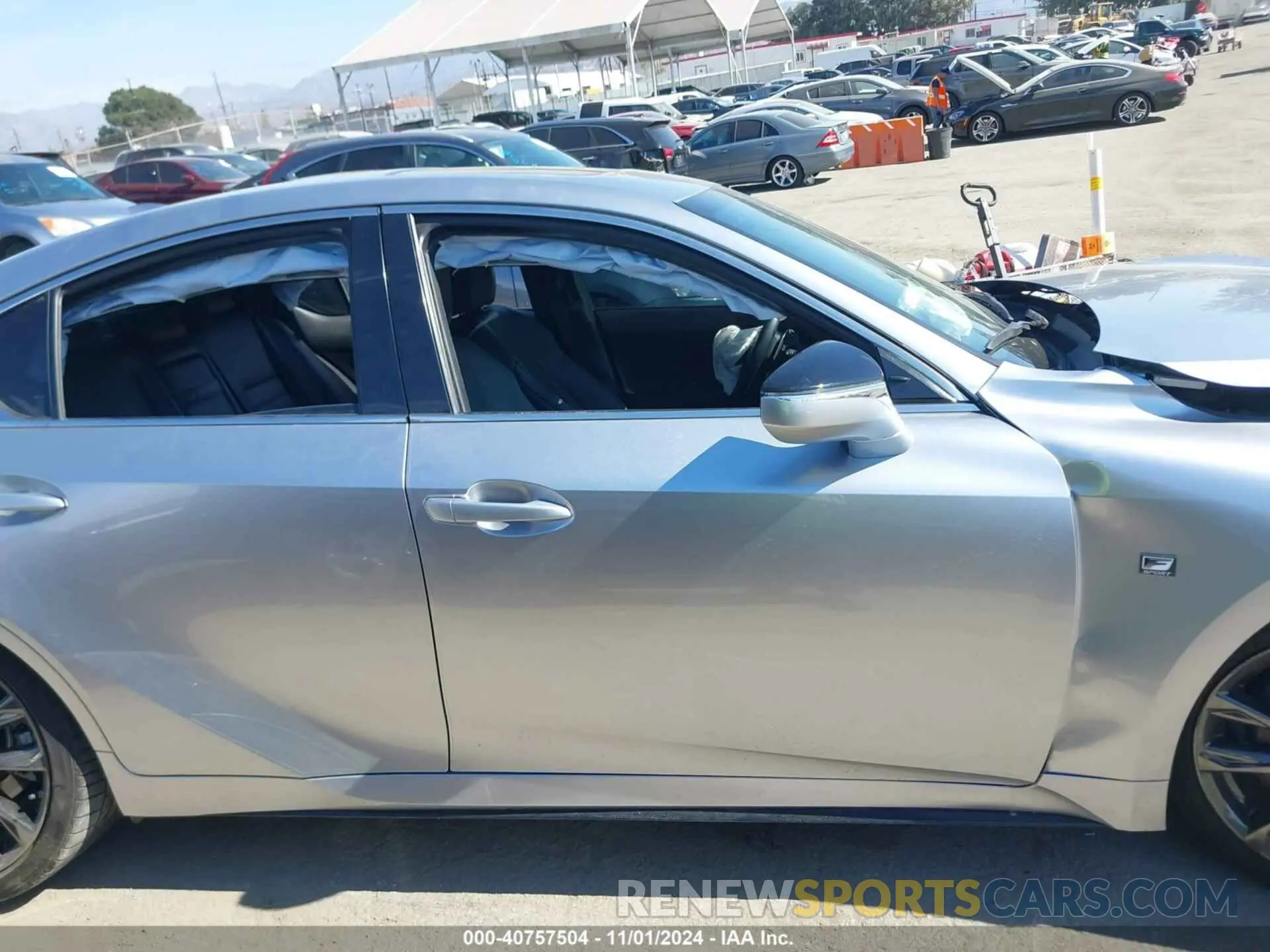 13 fotografías del automóvil dañado JTHGZ1B2XN5056495 LEXUS IS 350 2022