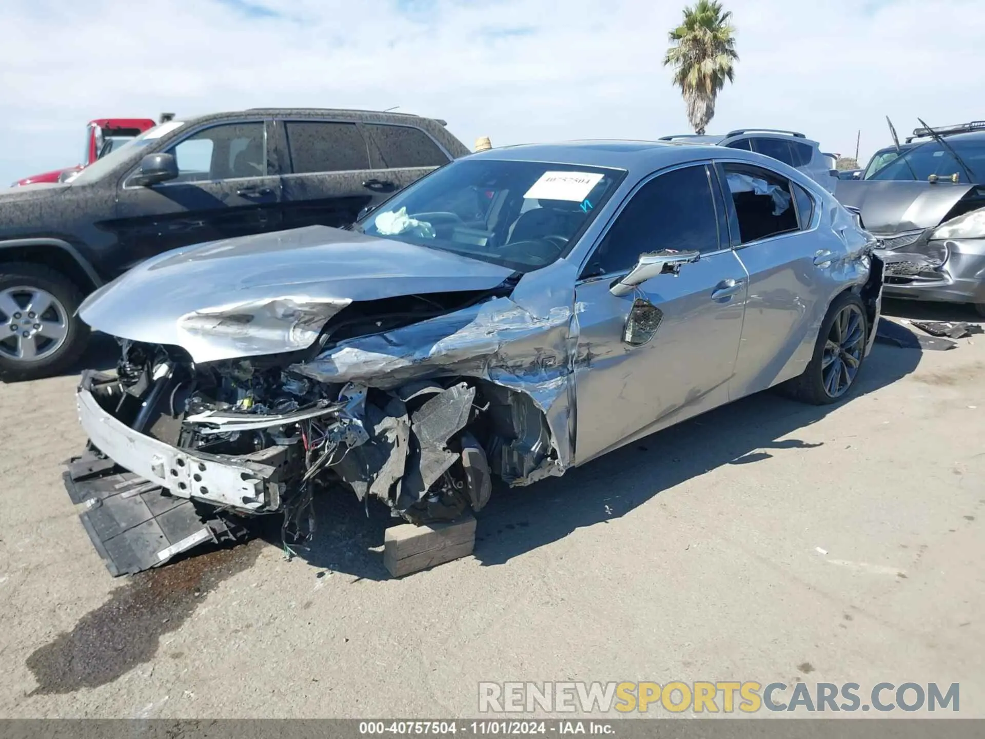 2 fotografías del automóvil dañado JTHGZ1B2XN5056495 LEXUS IS 350 2022