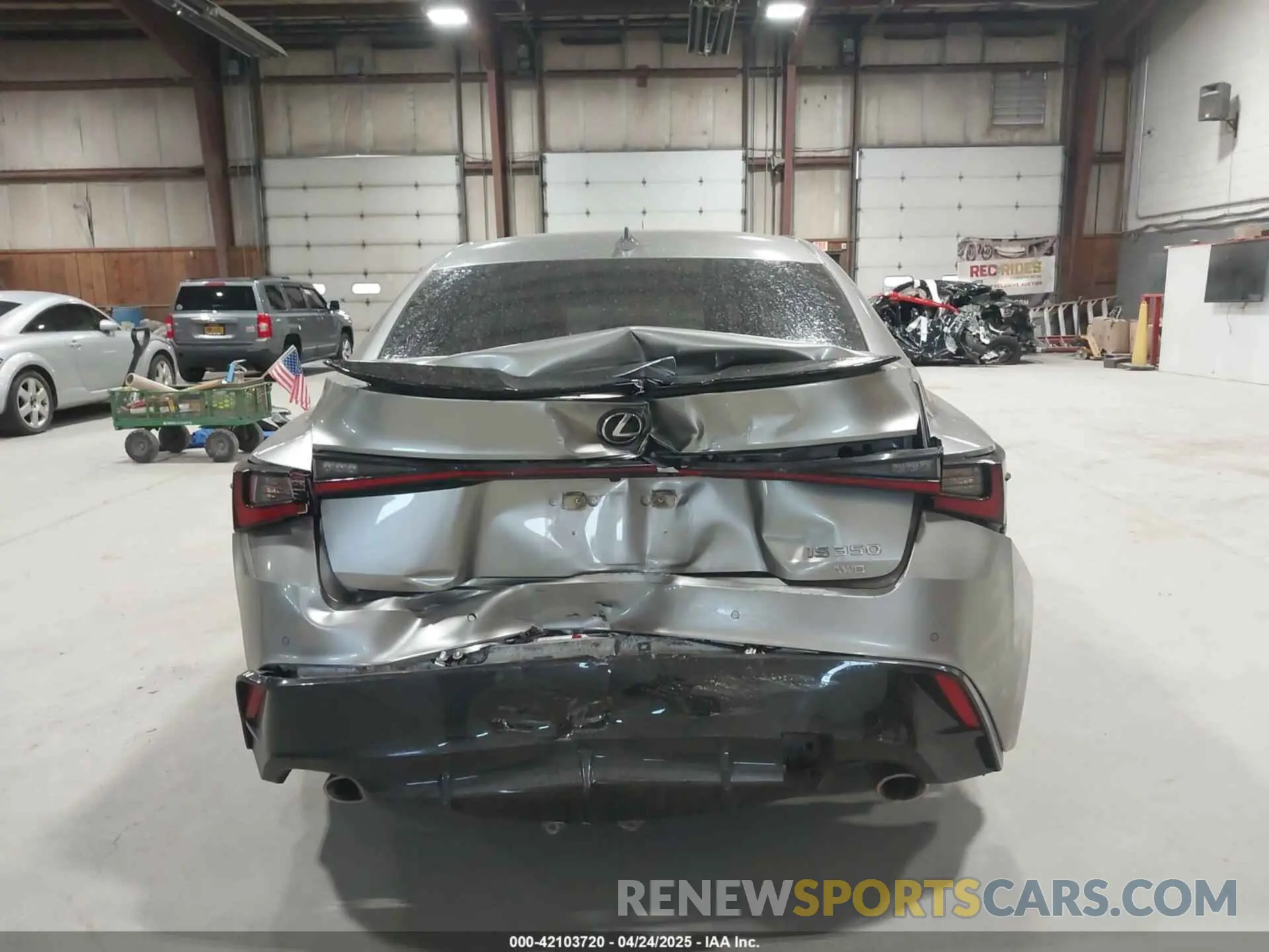 17 fotografías del automóvil dañado JTHGZ1E21N5026846 LEXUS IS 350 2022