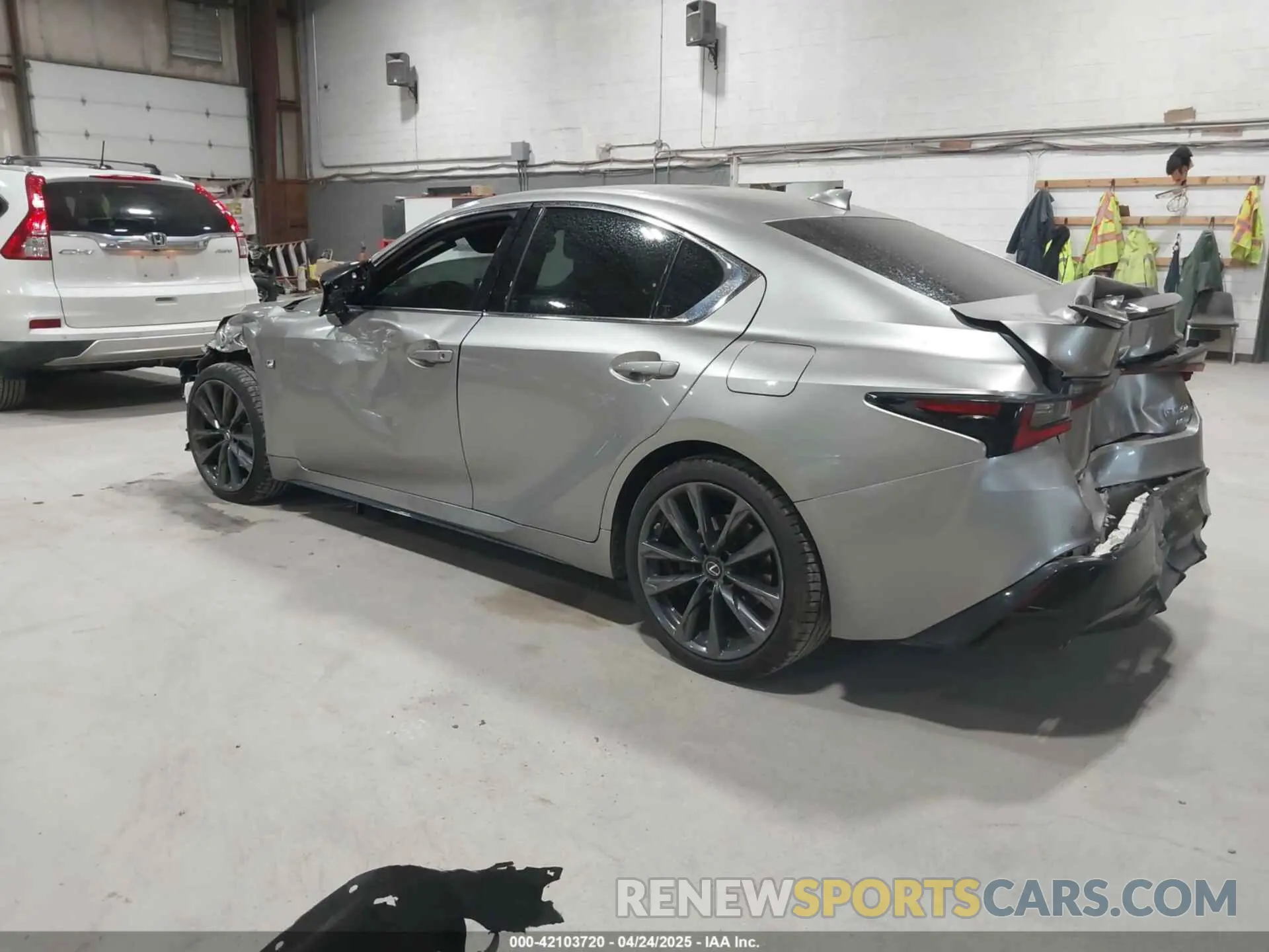 3 fotografías del automóvil dañado JTHGZ1E21N5026846 LEXUS IS 350 2022