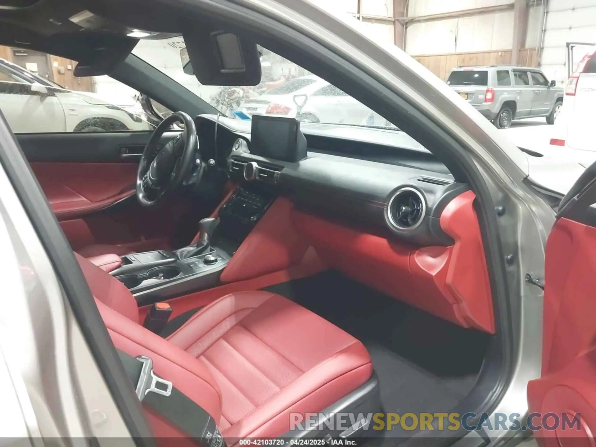 5 fotografías del automóvil dañado JTHGZ1E21N5026846 LEXUS IS 350 2022