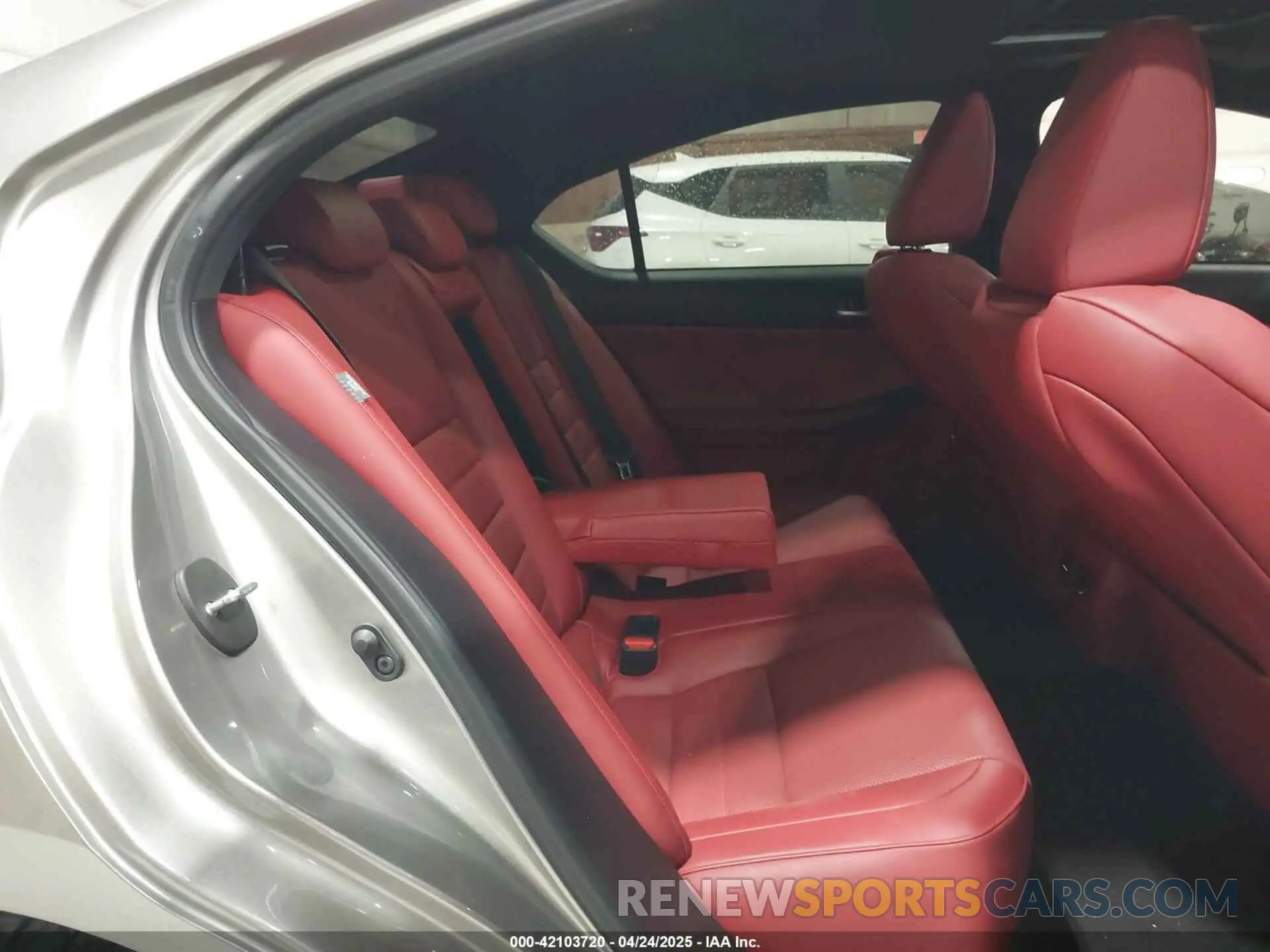 8 fotografías del automóvil dañado JTHGZ1E21N5026846 LEXUS IS 350 2022