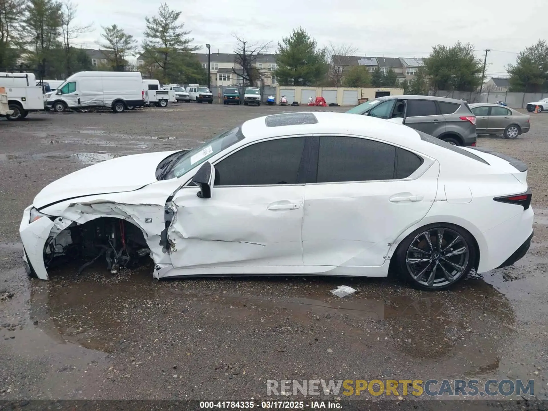 14 fotografías del automóvil dañado JTHGZ1E23N5024970 LEXUS IS 350 2022