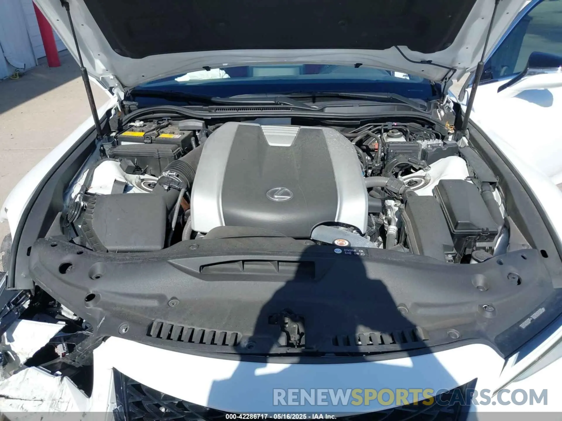 10 fotografías del automóvil dañado JTHGZ1E26N5023327 LEXUS IS 350 2022