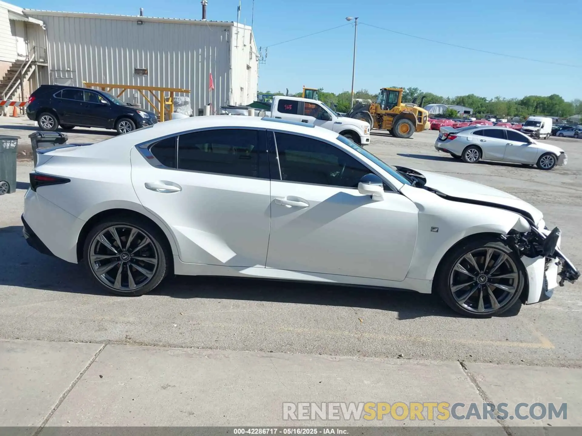 14 fotografías del automóvil dañado JTHGZ1E26N5023327 LEXUS IS 350 2022