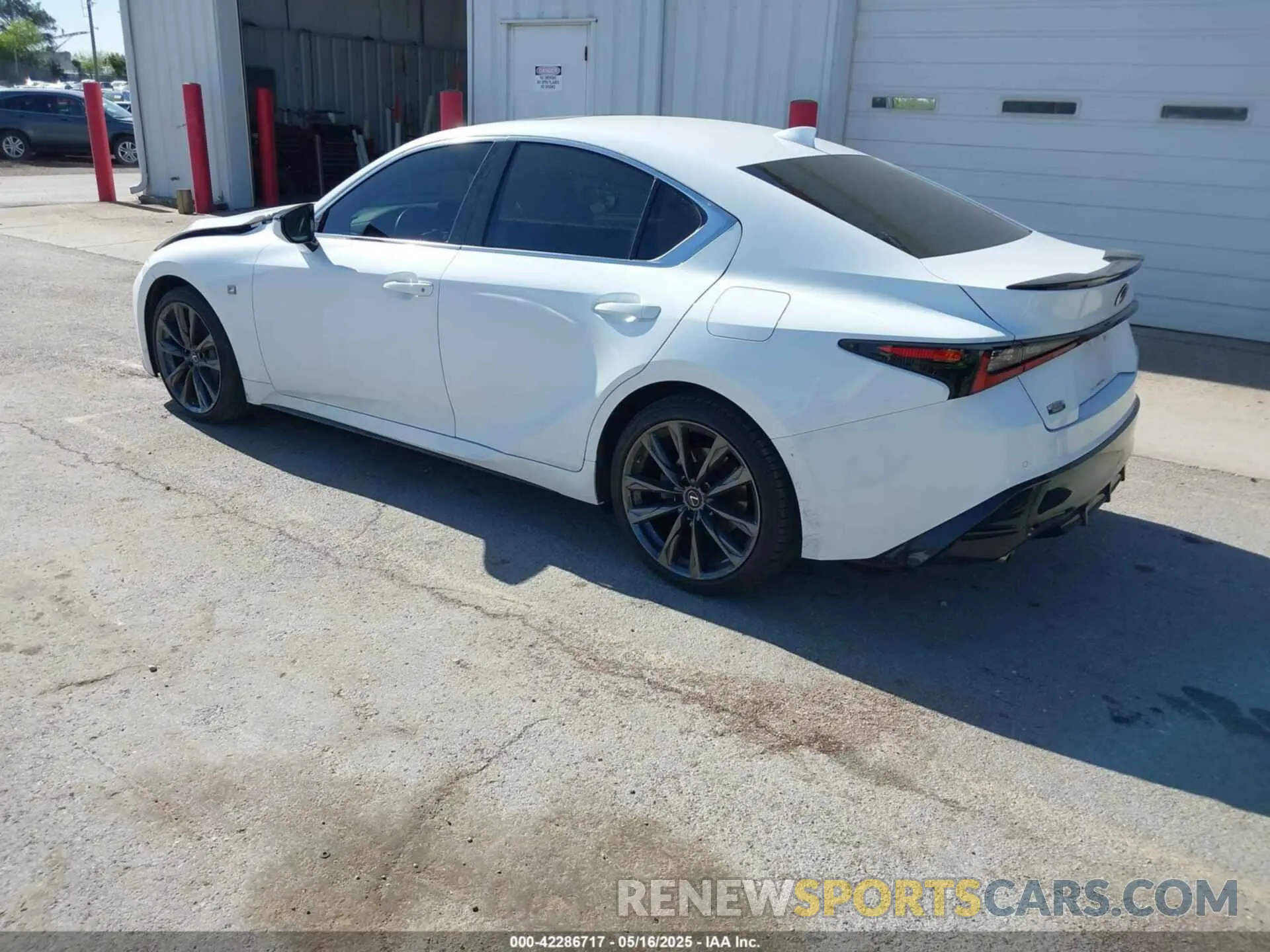 3 fotografías del automóvil dañado JTHGZ1E26N5023327 LEXUS IS 350 2022