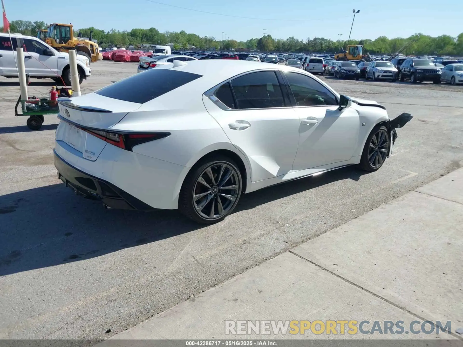 4 fotografías del automóvil dañado JTHGZ1E26N5023327 LEXUS IS 350 2022