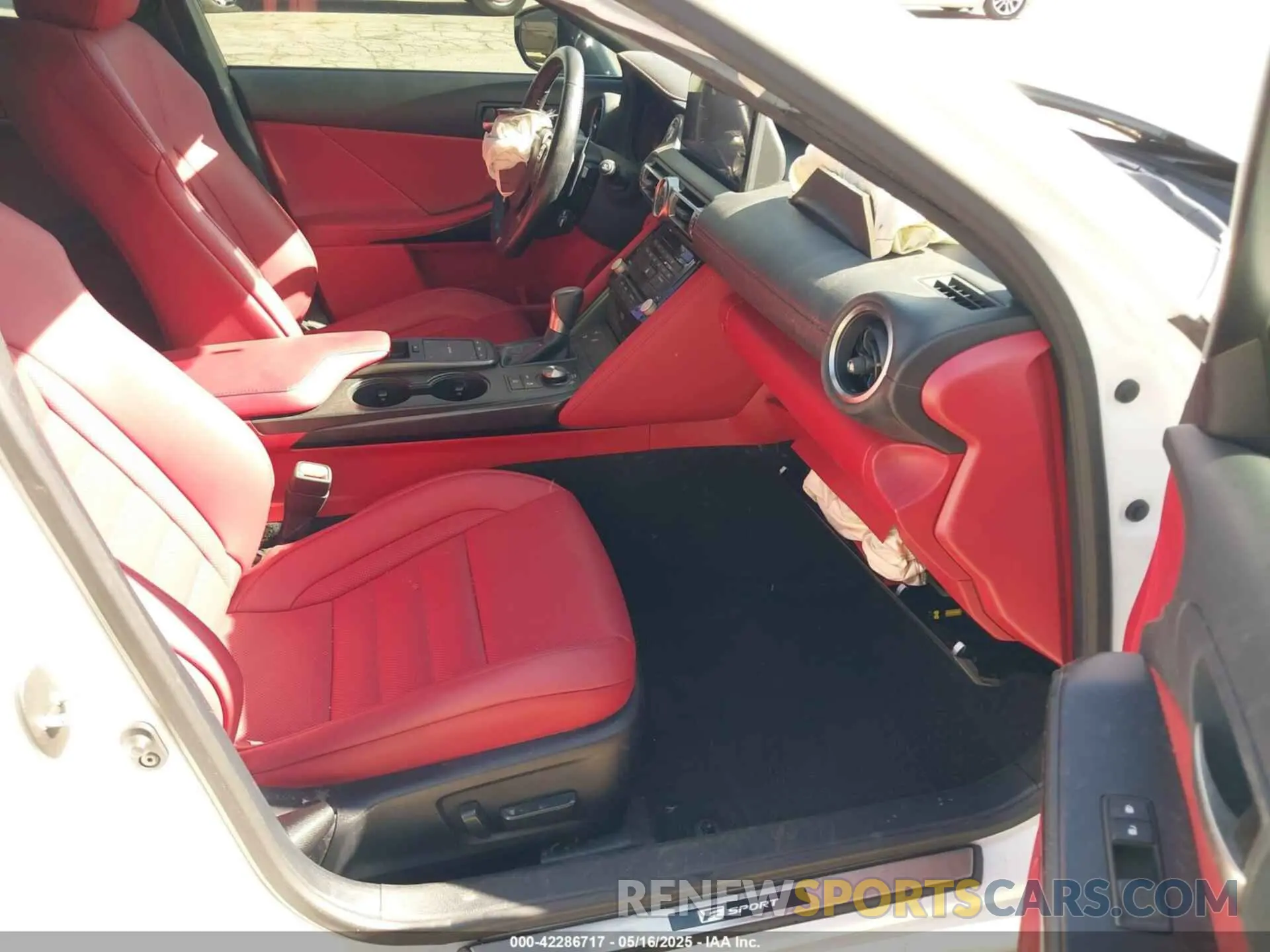 5 fotografías del automóvil dañado JTHGZ1E26N5023327 LEXUS IS 350 2022