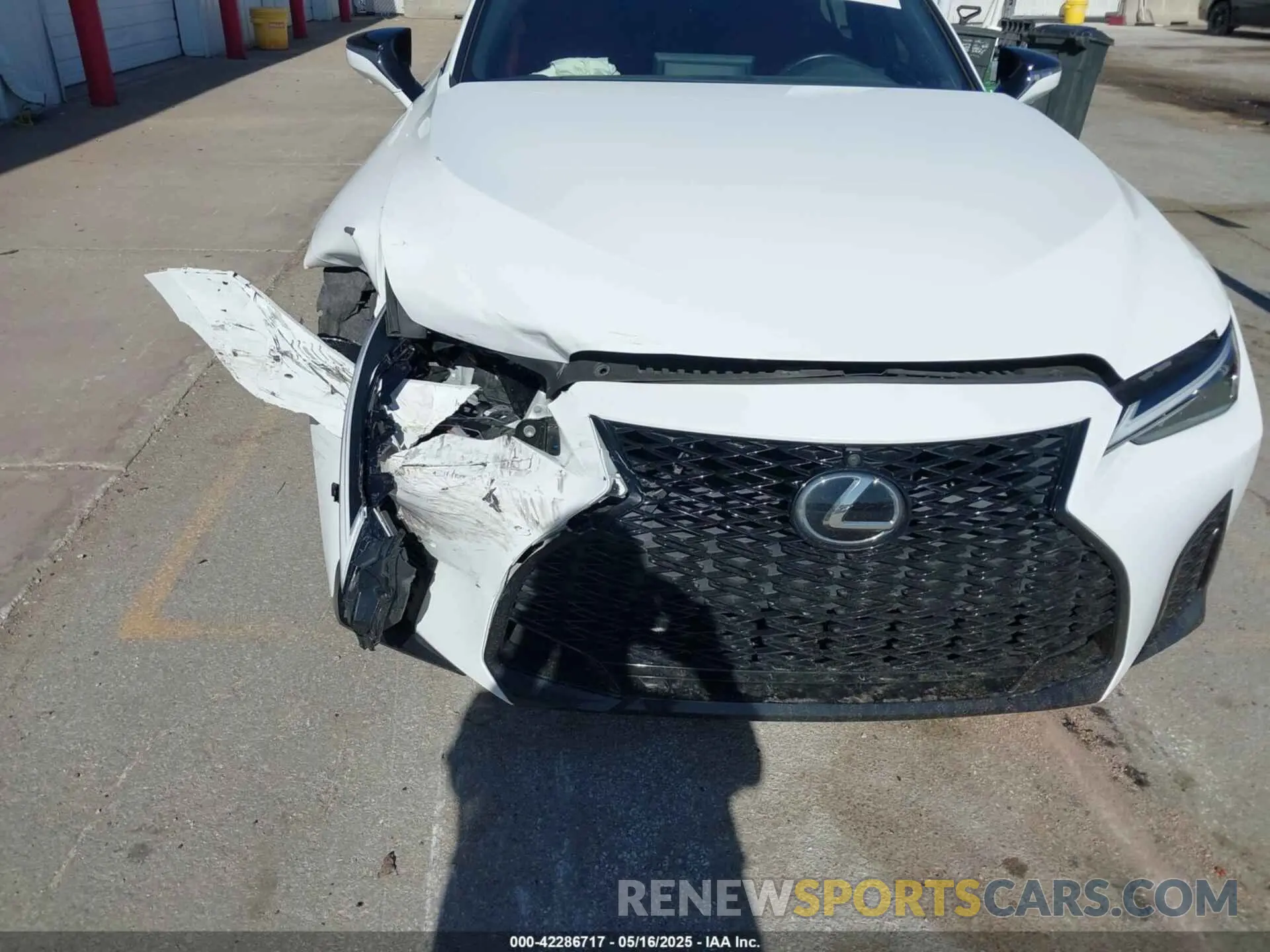 6 fotografías del automóvil dañado JTHGZ1E26N5023327 LEXUS IS 350 2022
