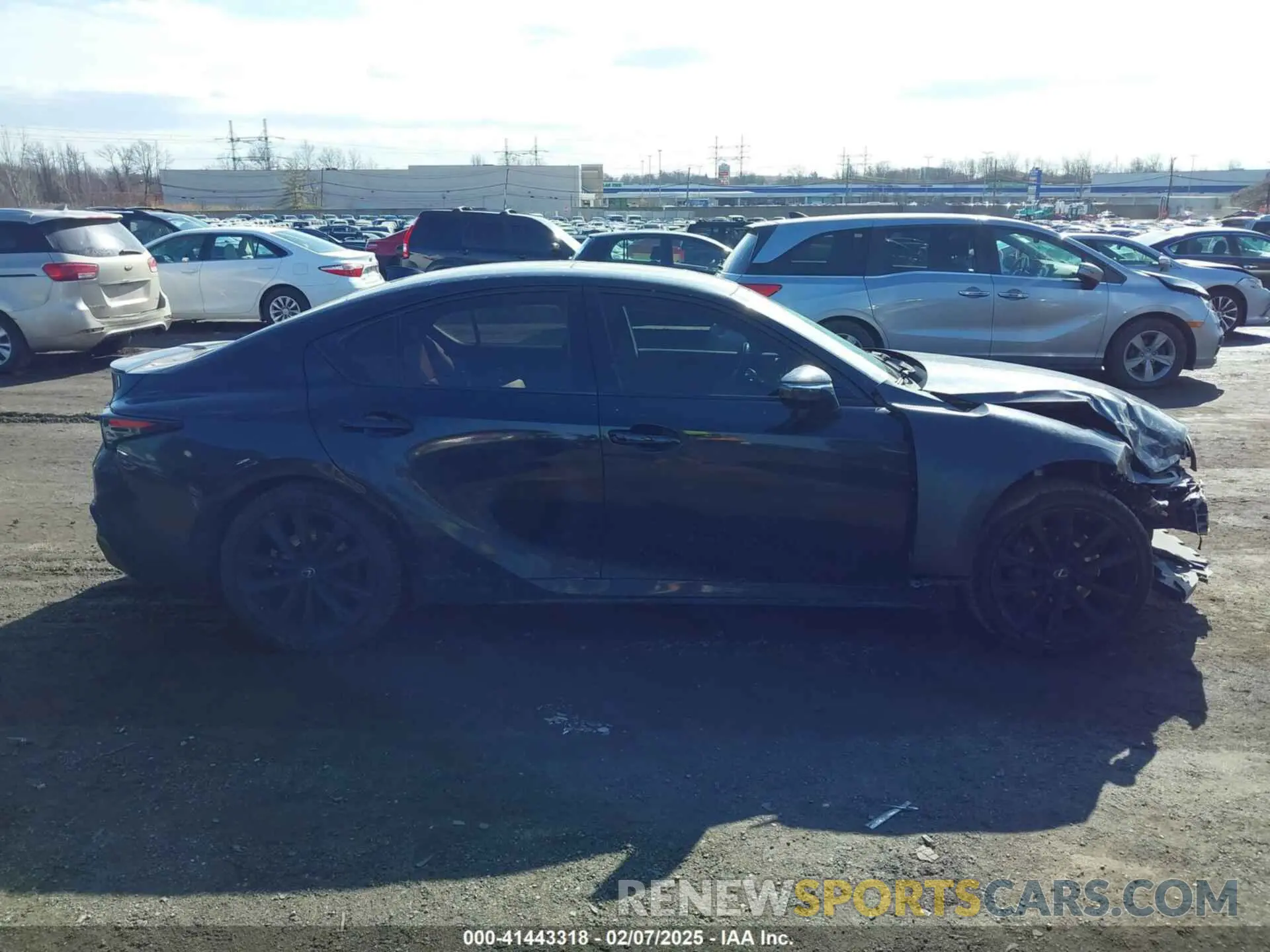 13 fotografías del automóvil dañado JTHGZ1E27N5023496 LEXUS IS 350 2022