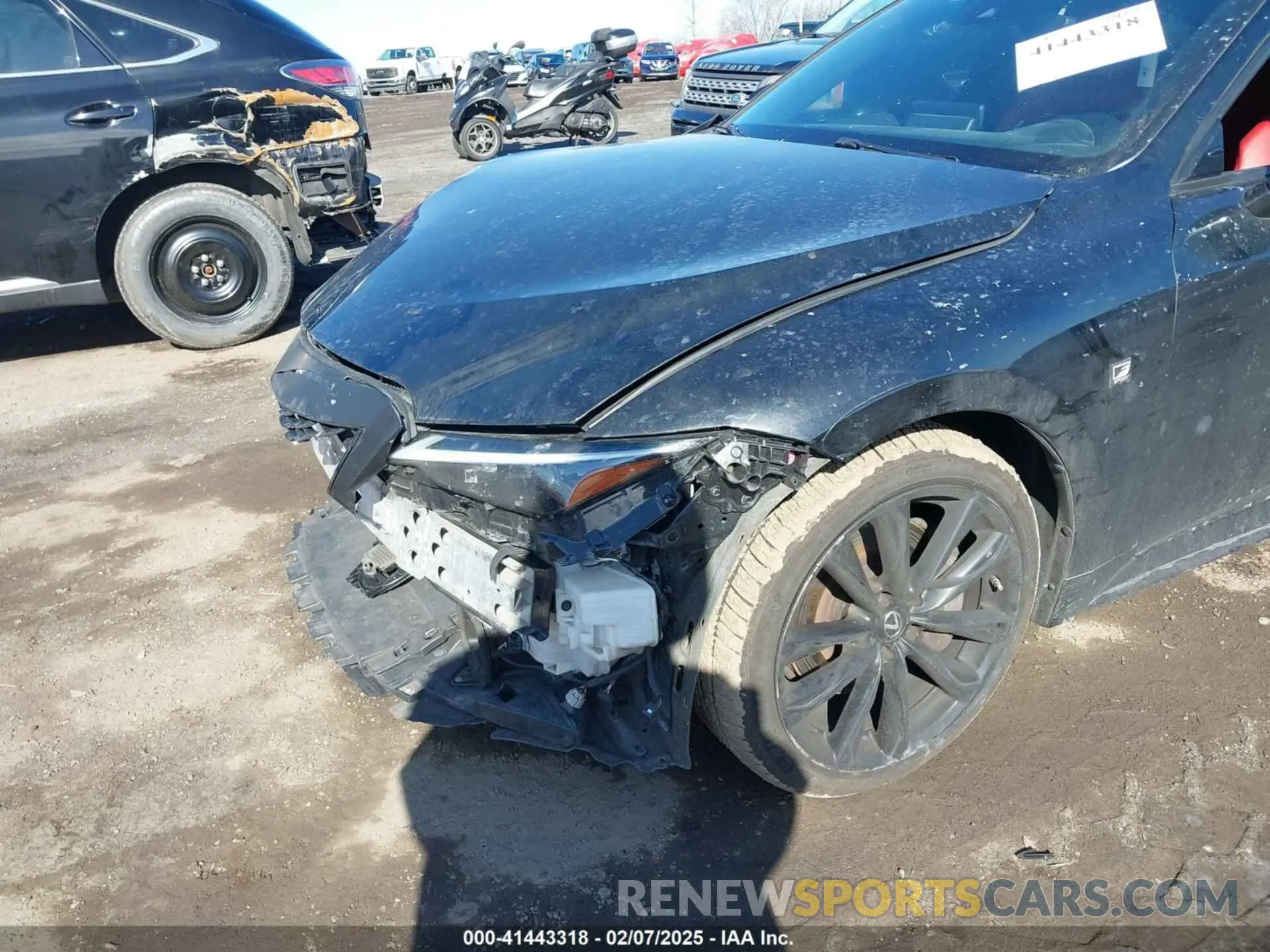 17 fotografías del automóvil dañado JTHGZ1E27N5023496 LEXUS IS 350 2022