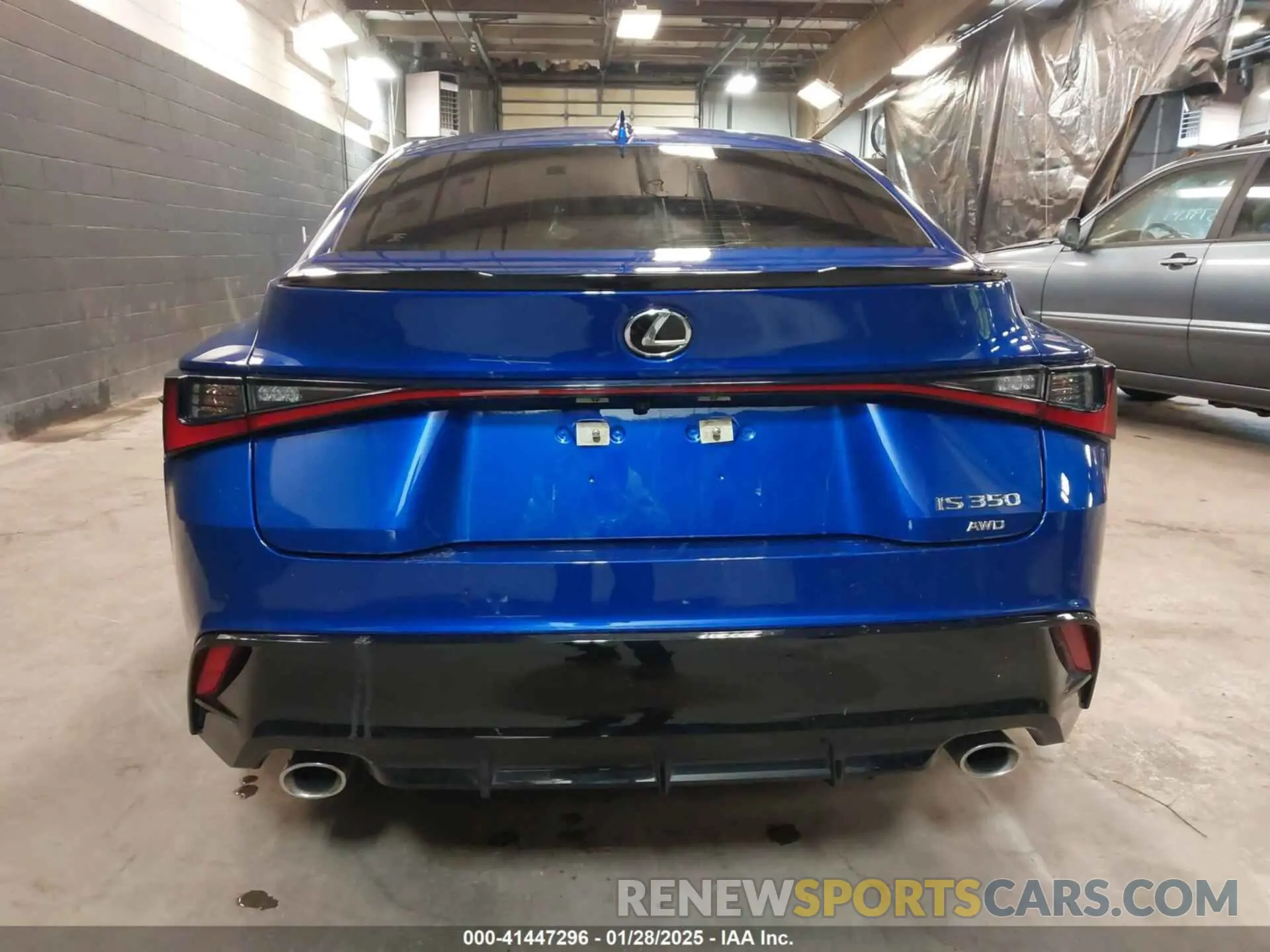 16 fotografías del automóvil dañado JTHGZ1E29N5025296 LEXUS IS 350 2022