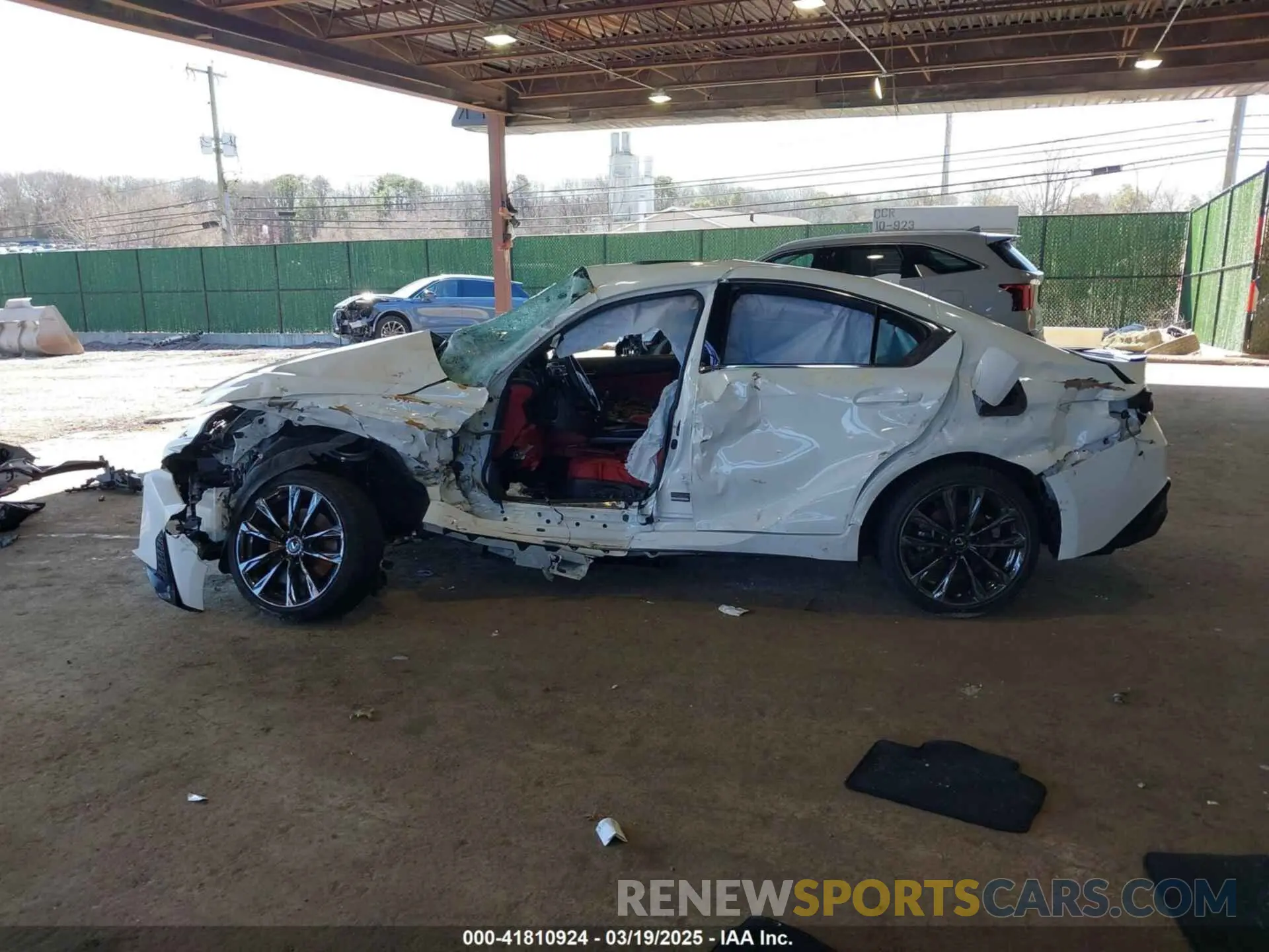 14 fotografías del automóvil dañado JTHGZ1E29N5026030 LEXUS IS 350 2022