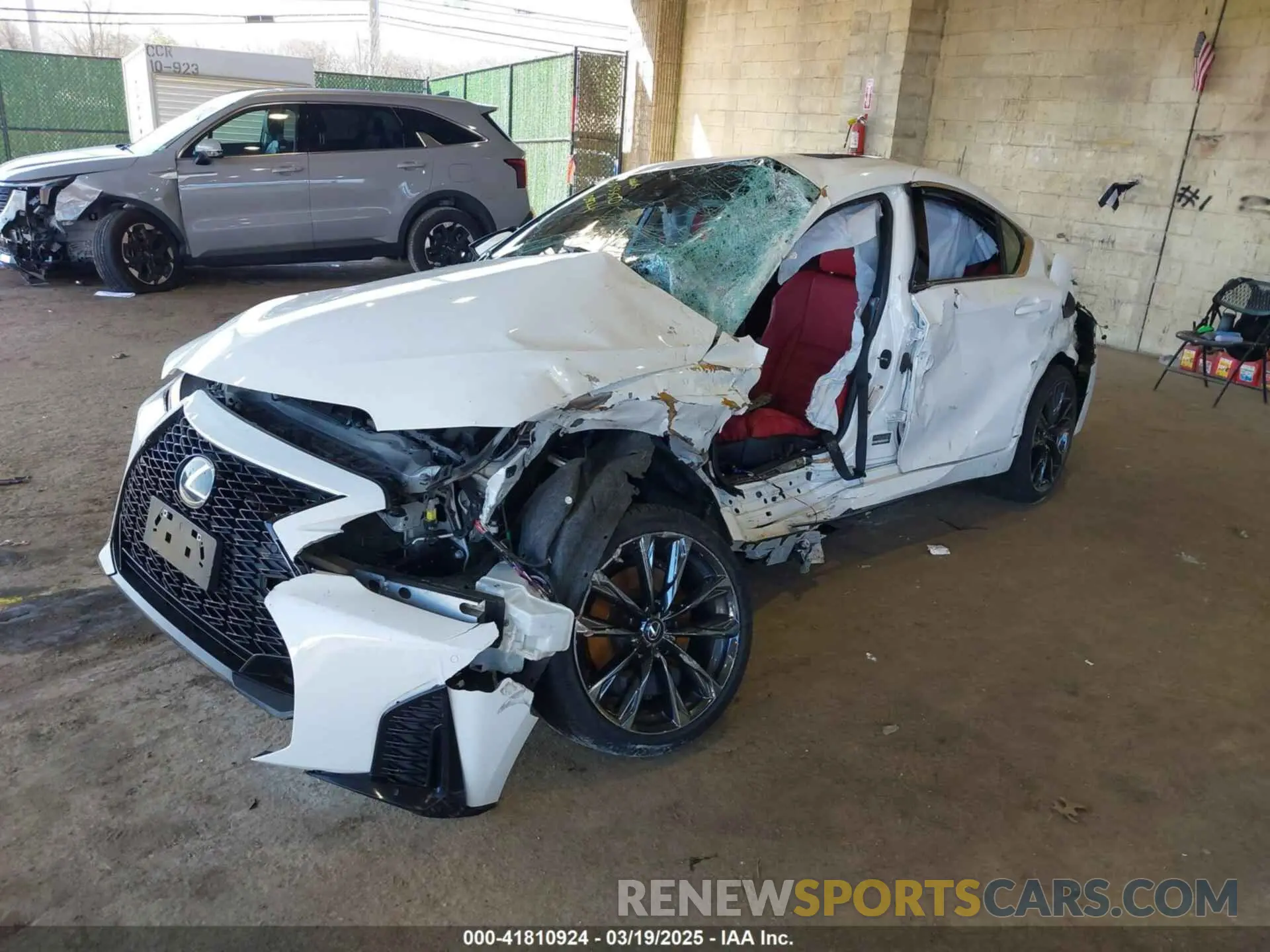 2 fotografías del automóvil dañado JTHGZ1E29N5026030 LEXUS IS 350 2022