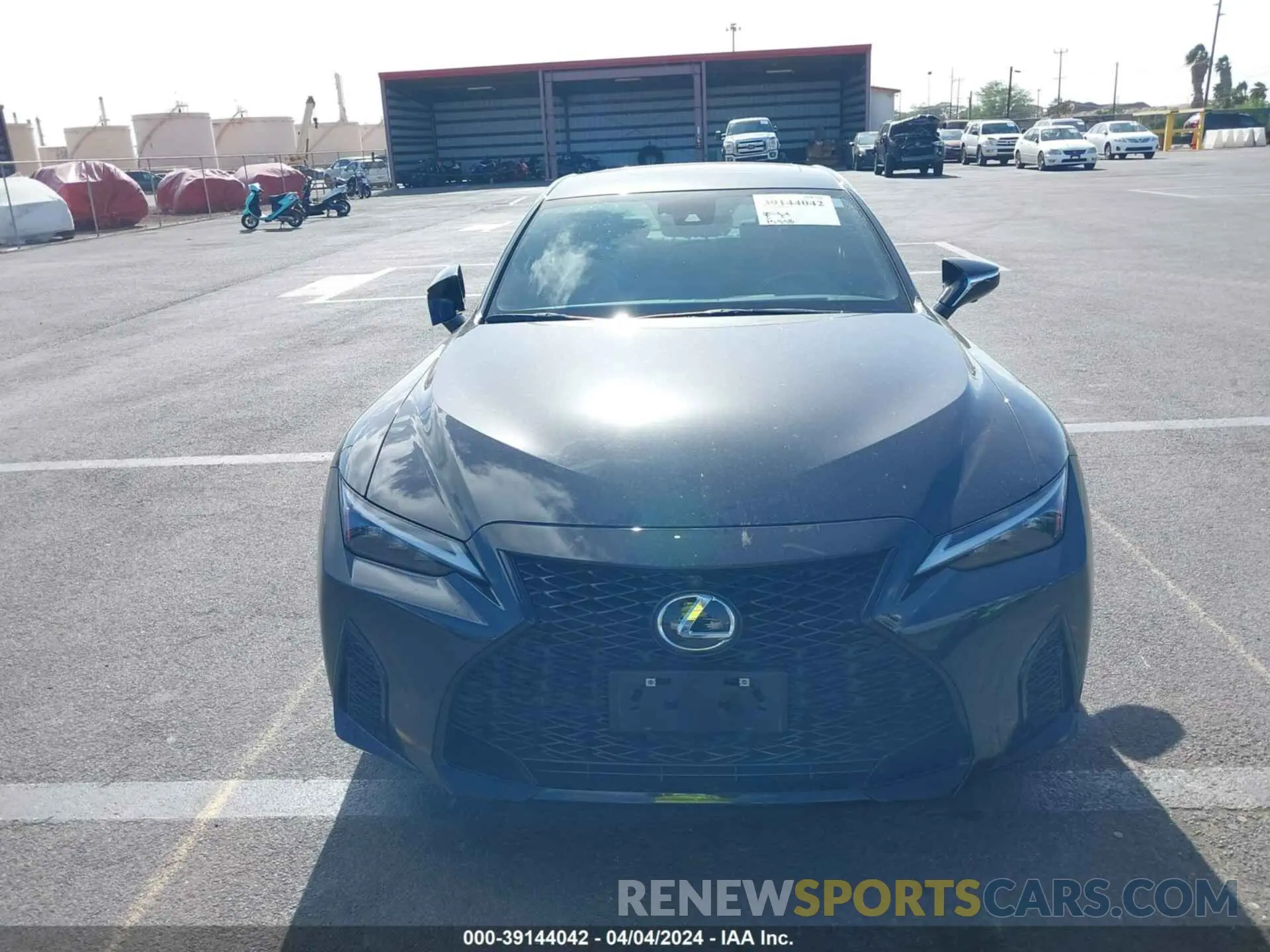 12 fotografías del automóvil dañado JTHSZ1B23N5049222 LEXUS IS 350 2022