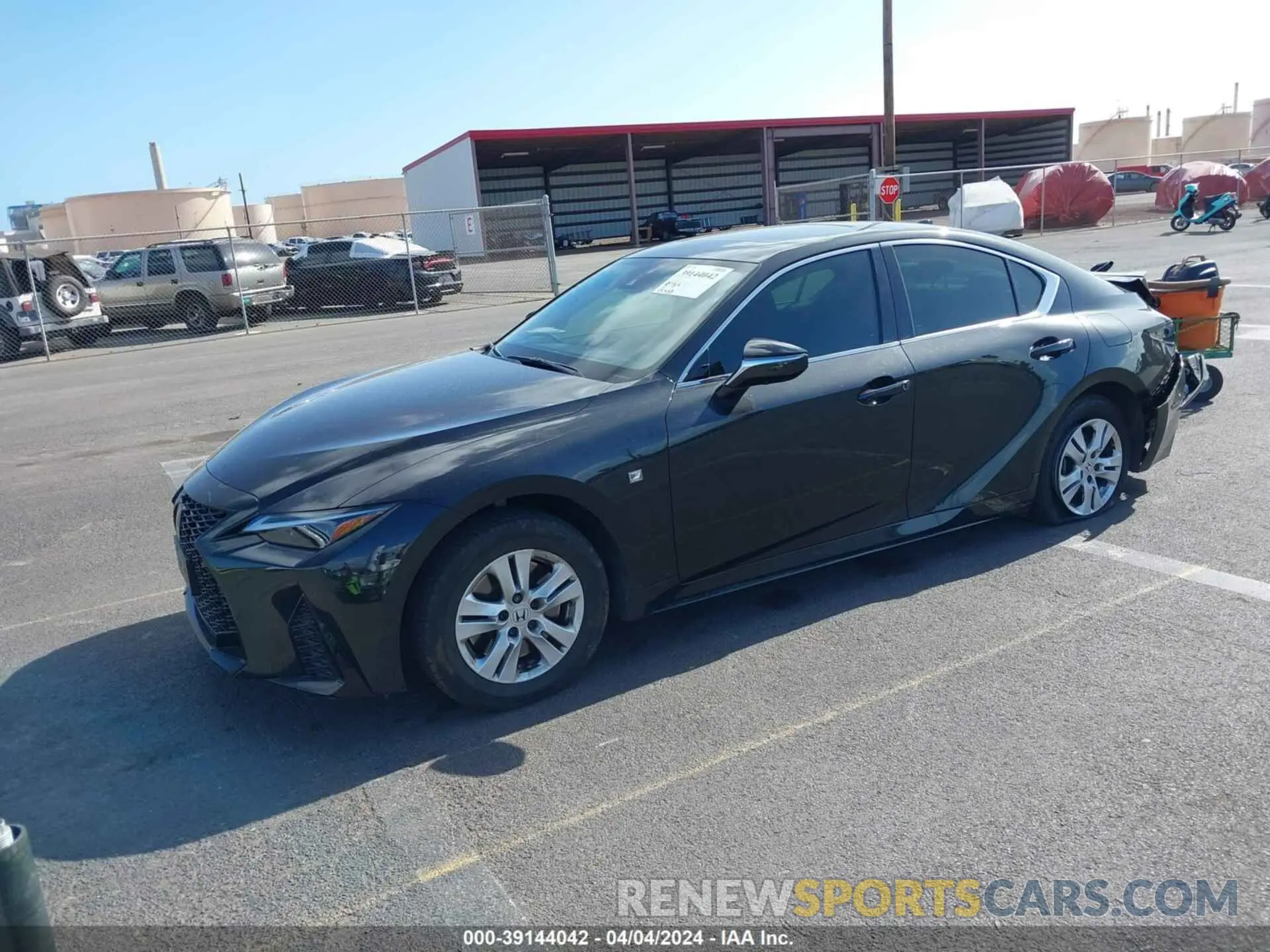 2 fotografías del automóvil dañado JTHSZ1B23N5049222 LEXUS IS 350 2022