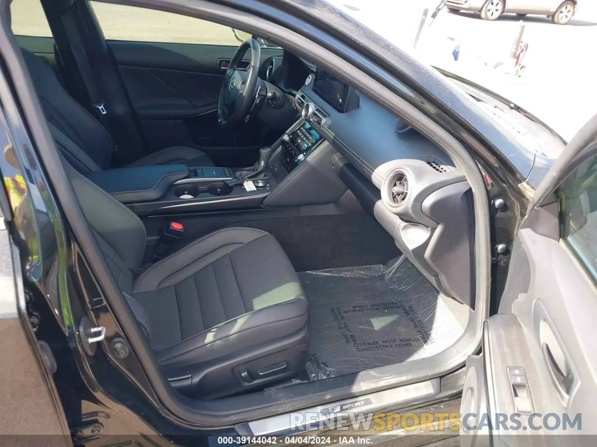 5 fotografías del automóvil dañado JTHSZ1B23N5049222 LEXUS IS 350 2022