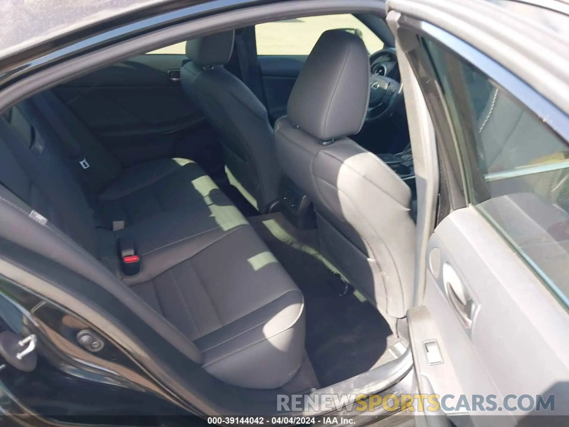 8 fotografías del automóvil dañado JTHSZ1B23N5049222 LEXUS IS 350 2022