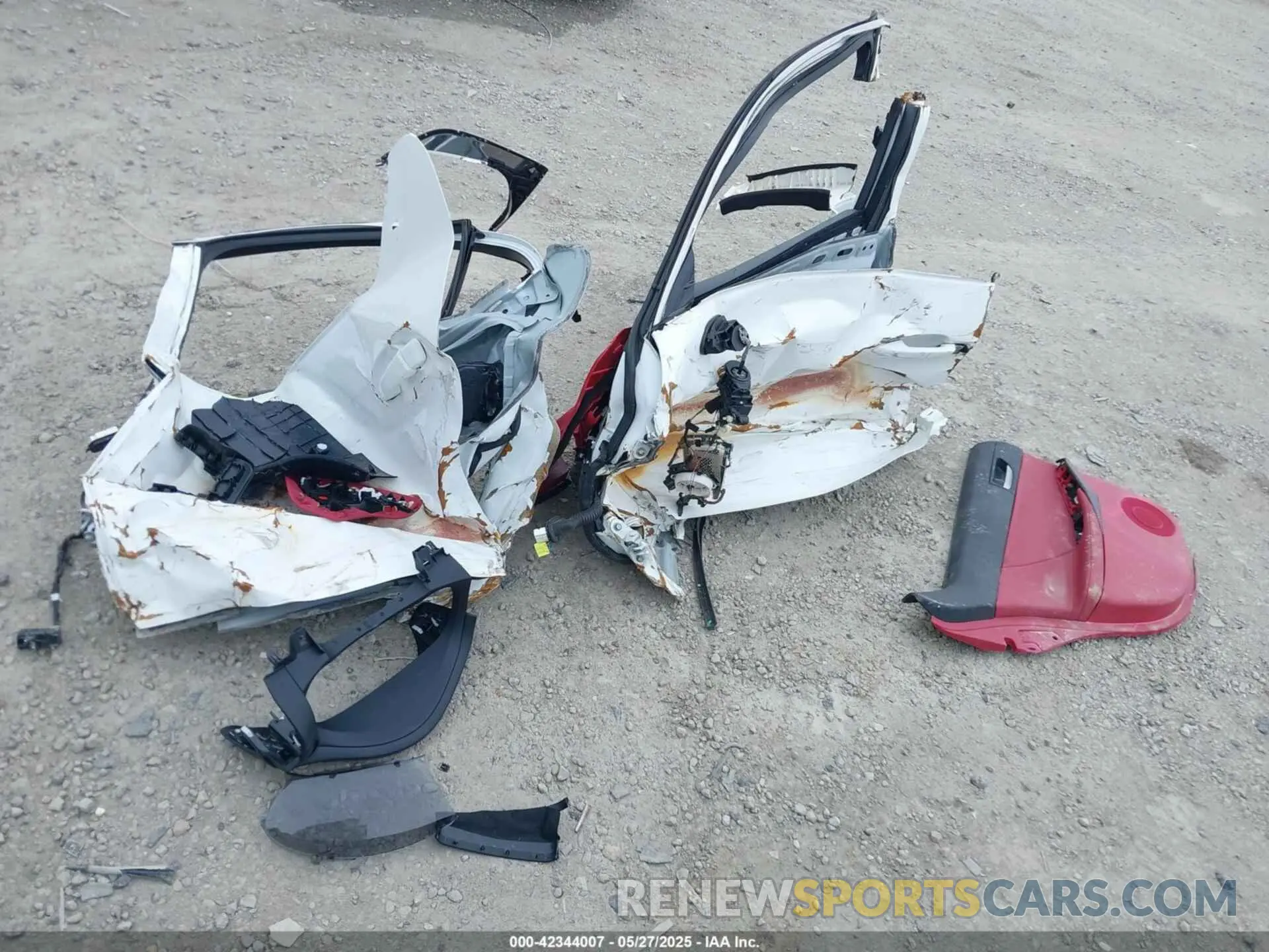 12 fotografías del automóvil dañado JTHSZ1E25N5023555 LEXUS IS 350 2022