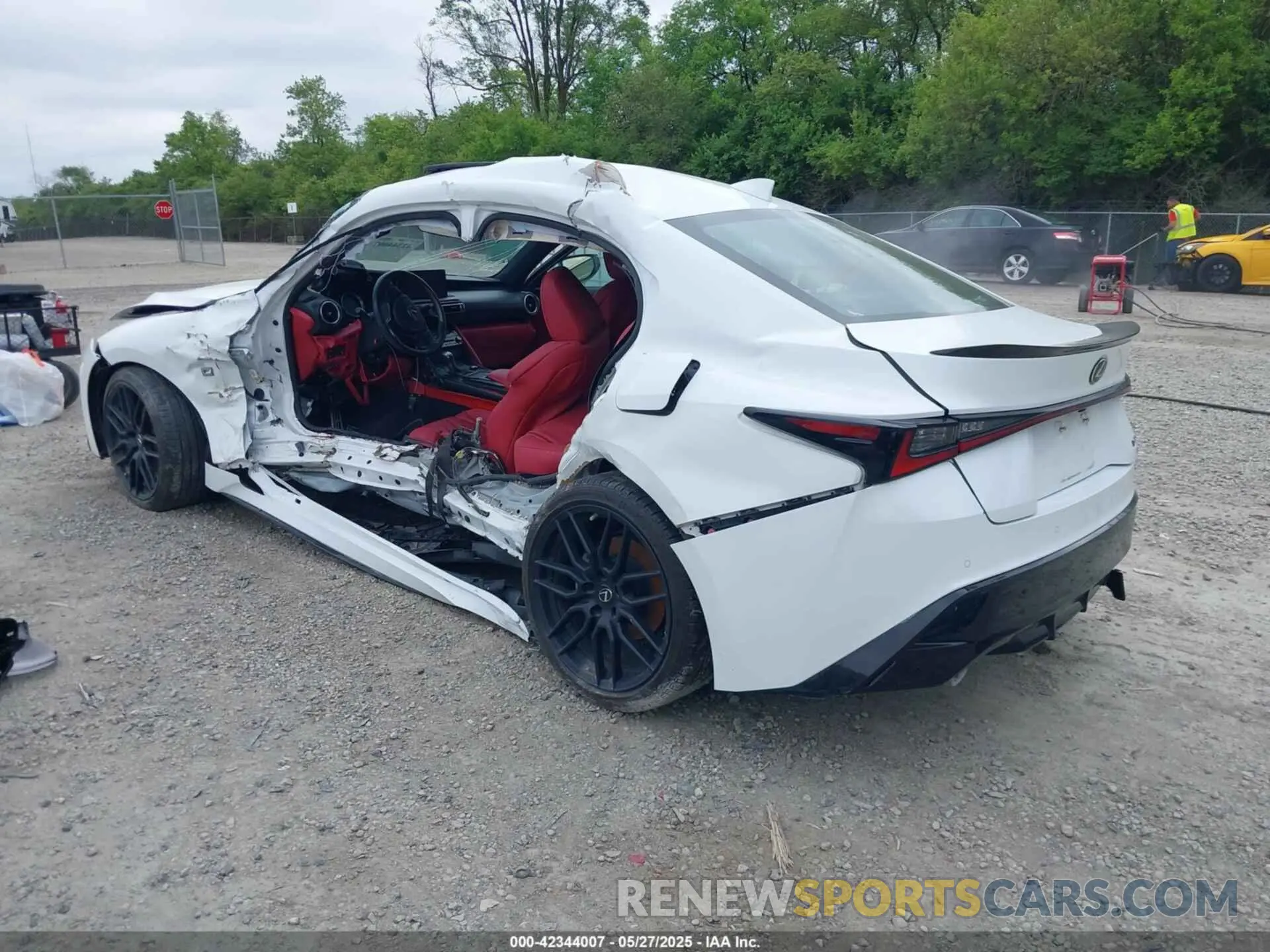 3 fotografías del automóvil dañado JTHSZ1E25N5023555 LEXUS IS 350 2022