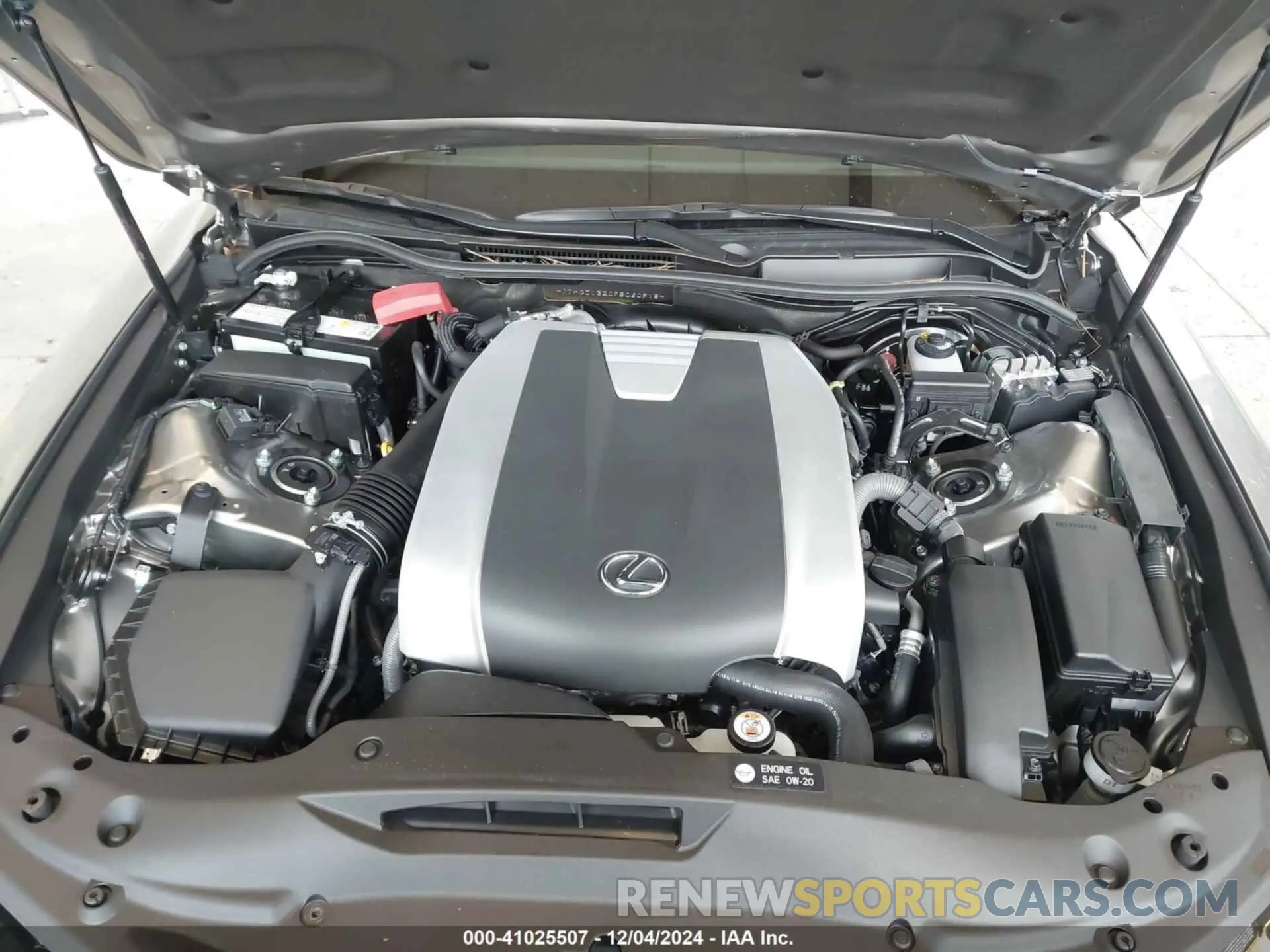 10 fotografías del automóvil dañado JTHGZ1B20P5060915 LEXUS IS 350 2023